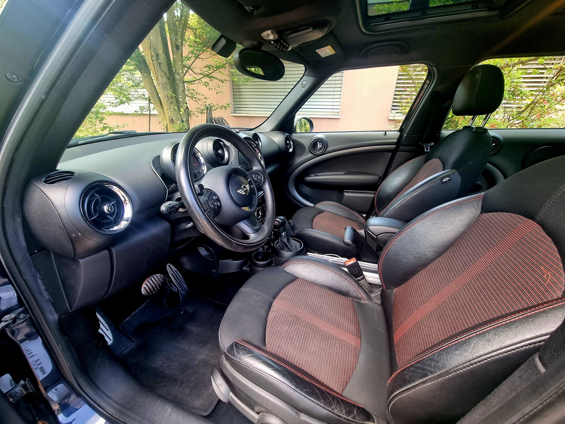 MINI 1.6i Cooper S ALL4-image-4