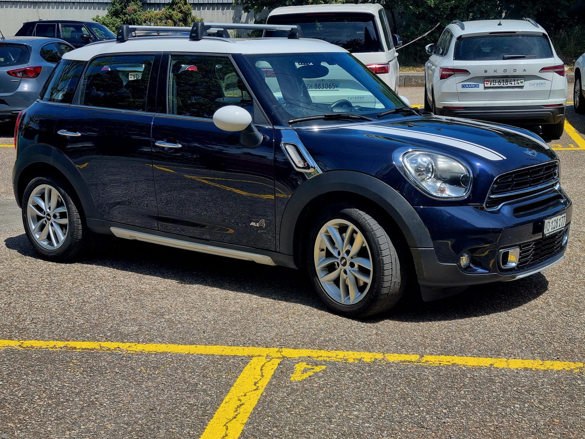 MINI 1.6i Cooper S ALL4-image-2