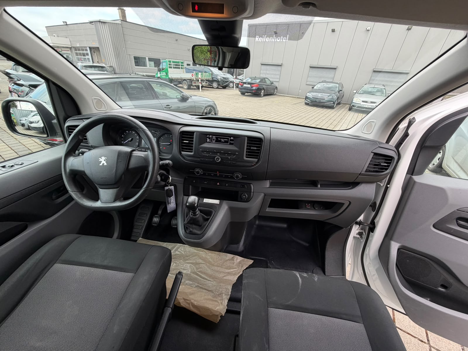 PEUGEOT Expert 2.0 BlueHDi 120 Active Standard-image-11
