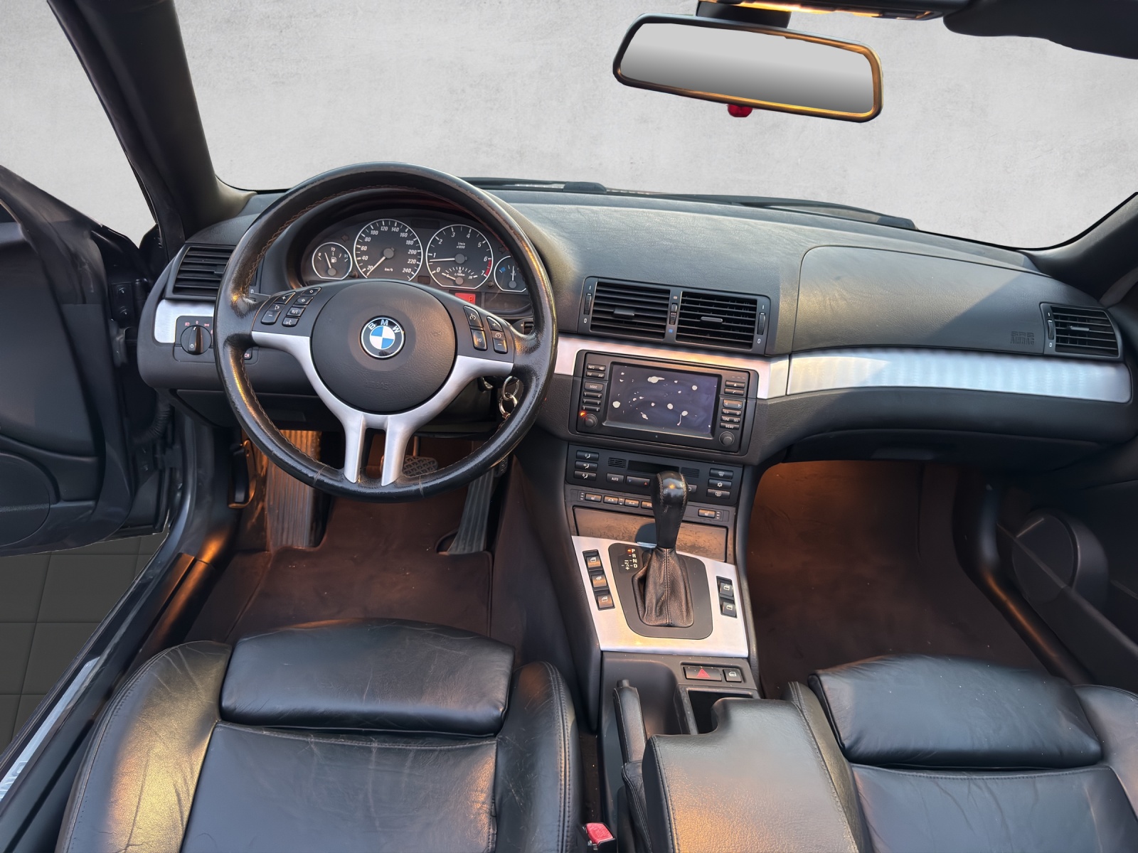 BMW 330Ci Cabriolet-image-12