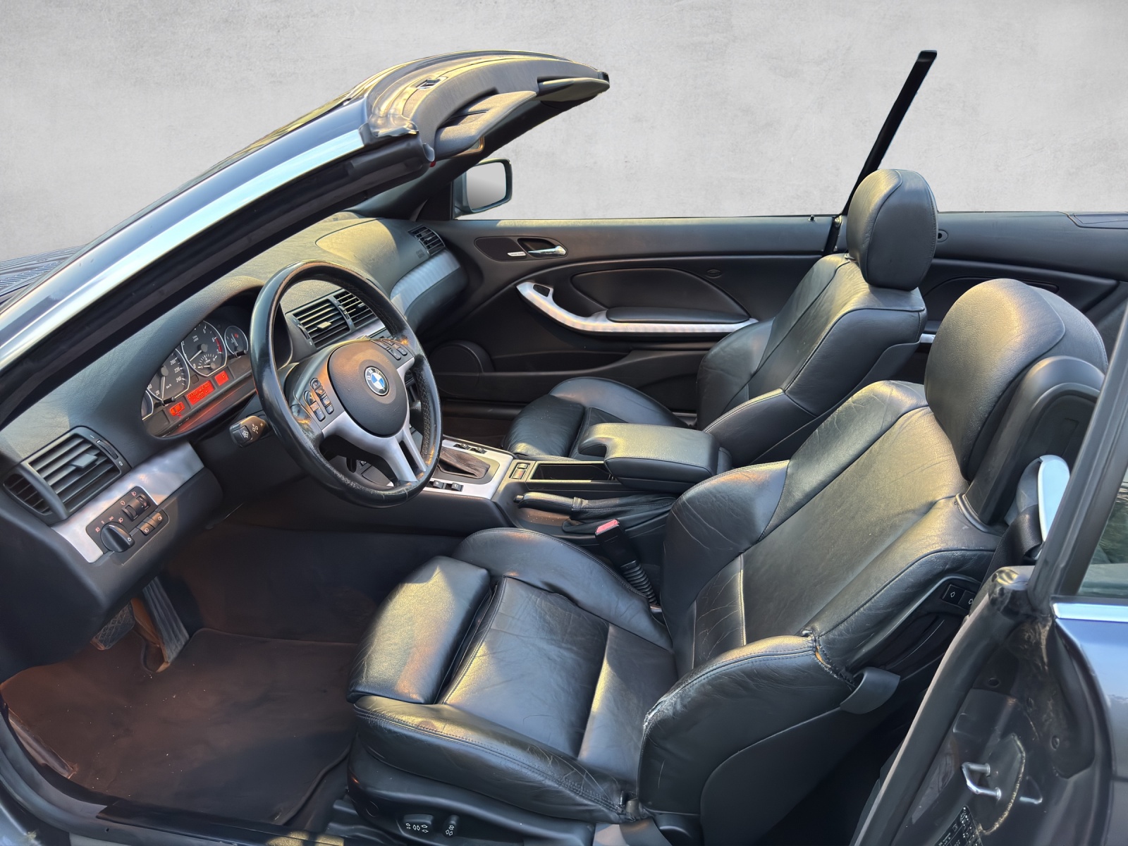 BMW 330Ci Cabriolet-image-8