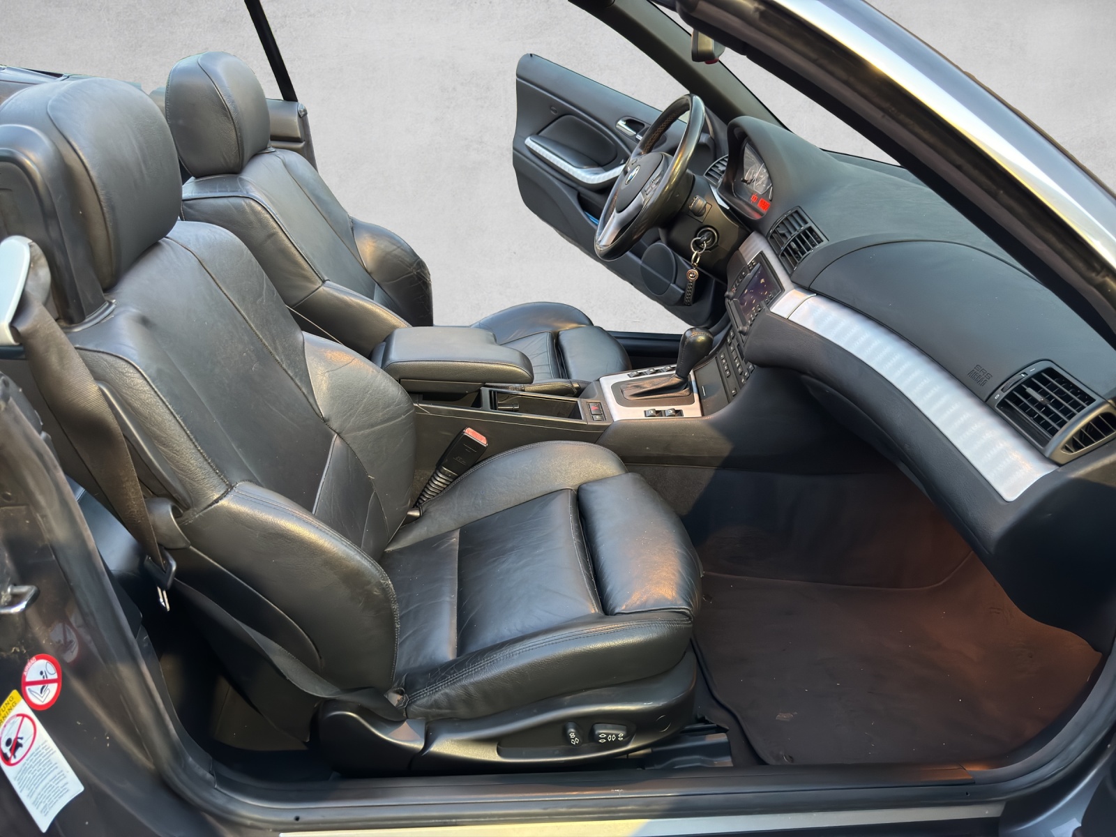 BMW 330Ci Cabriolet-image-15
