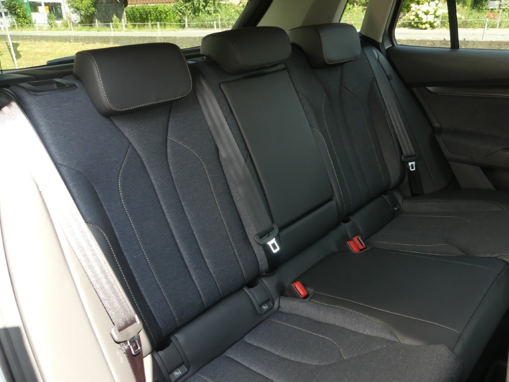 SKODA Elroq 85x Selection 4x4-image-12