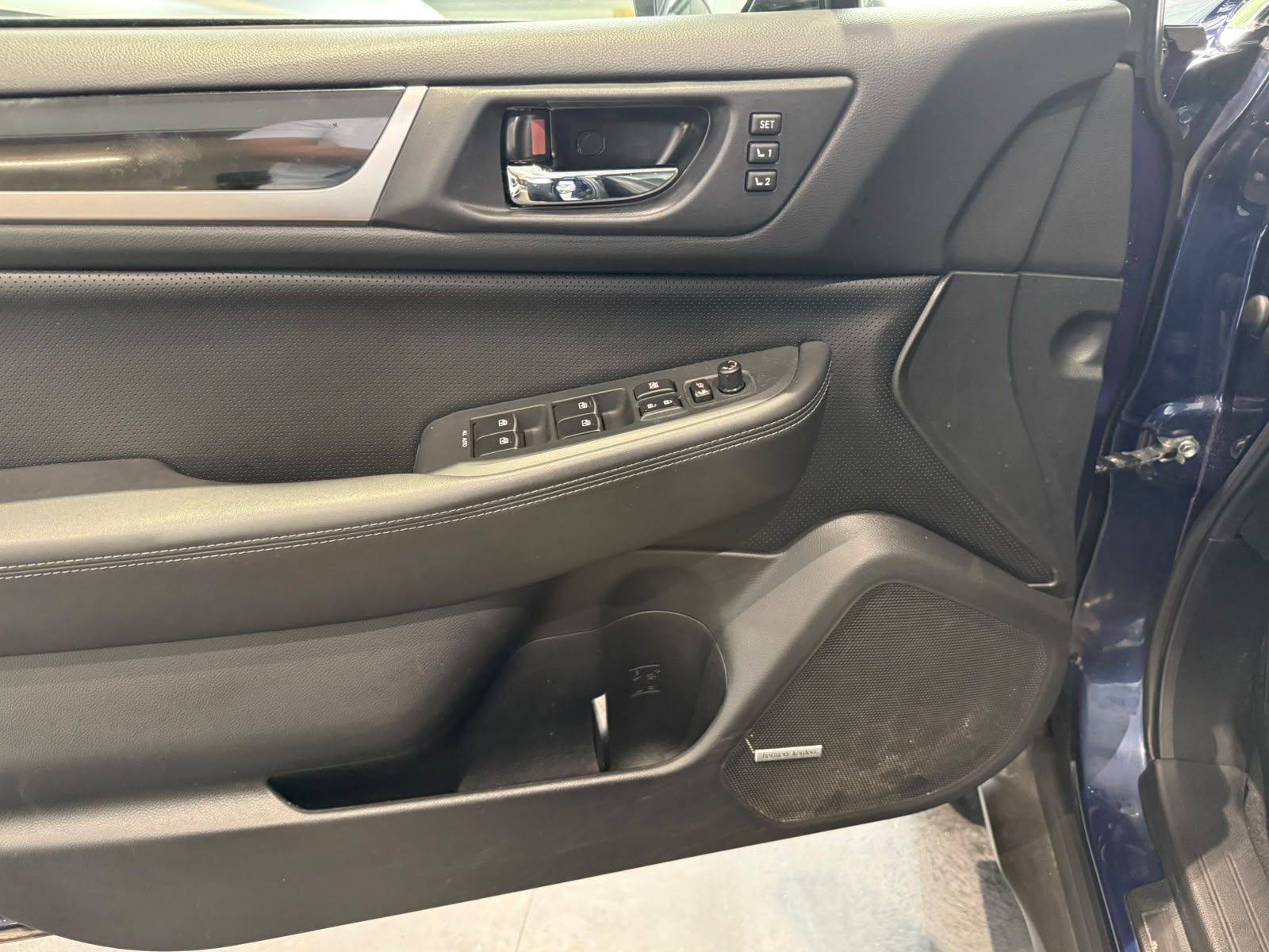 SUBARU Outback 2.0D Luxury AWD Lineartronic-image-14