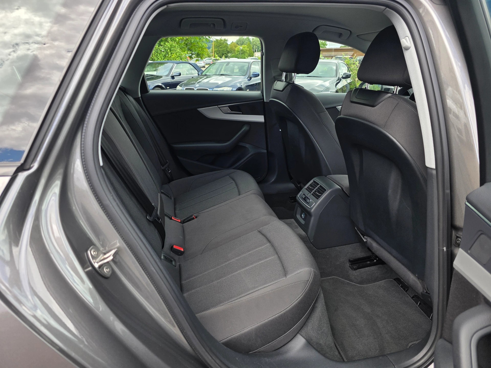 AUDI A4 Avant 40 TDI Attraction Quattro S-tronic * CH-Fahrzeug * Frisch ab MFK * Inkl. 1 Jahr Garantie *-image-19