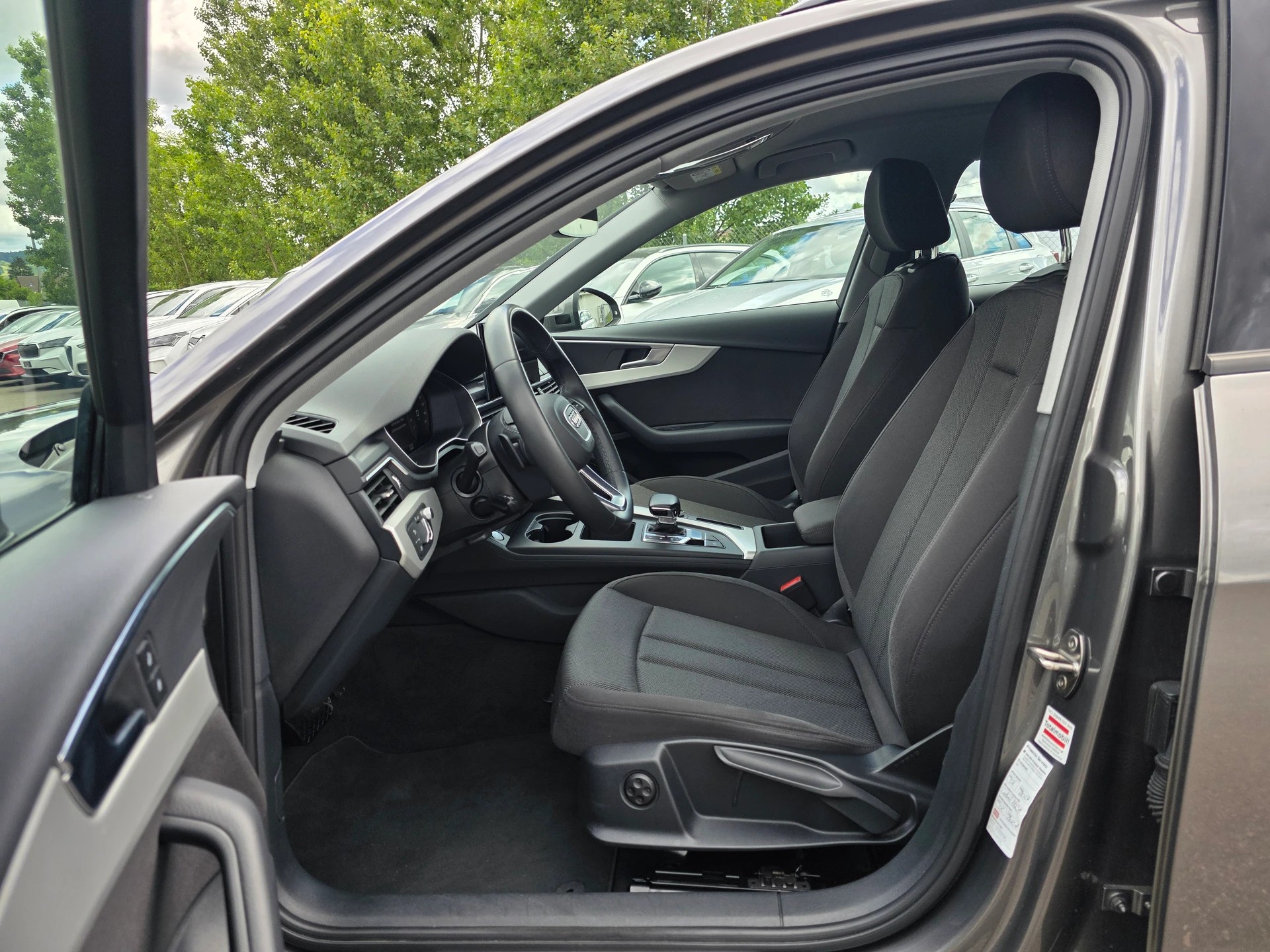 AUDI A4 Avant 40 TDI Attraction Quattro S-tronic * CH-Fahrzeug * Frisch ab MFK * Inkl. 1 Jahr Garantie *-image-7