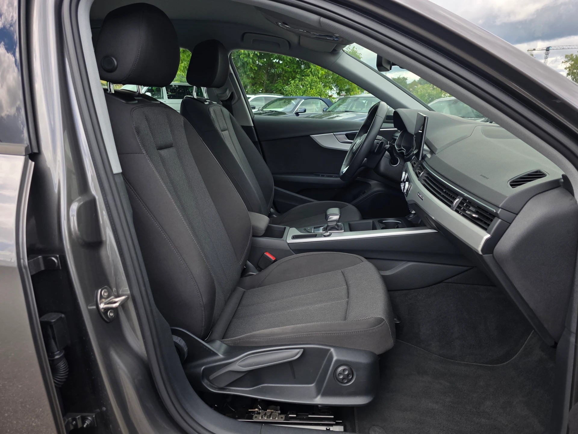 AUDI A4 Avant 40 TDI Attraction Quattro S-tronic * CH-Fahrzeug * Frisch ab MFK * Inkl. 1 Jahr Garantie *-image-16