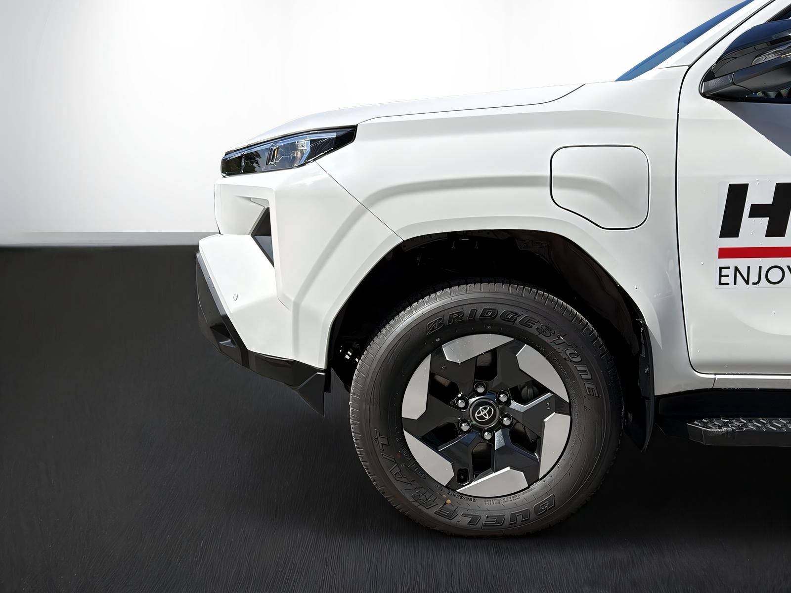 TOYOTA Hilux Double Cab.-Pick-up 59KWh Comfort-image-3
