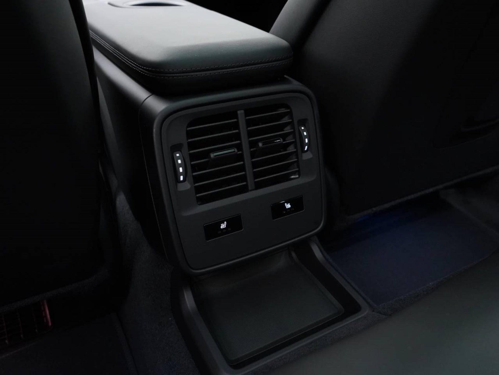 PORSCHE Taycan 4S Black Edition-image-29