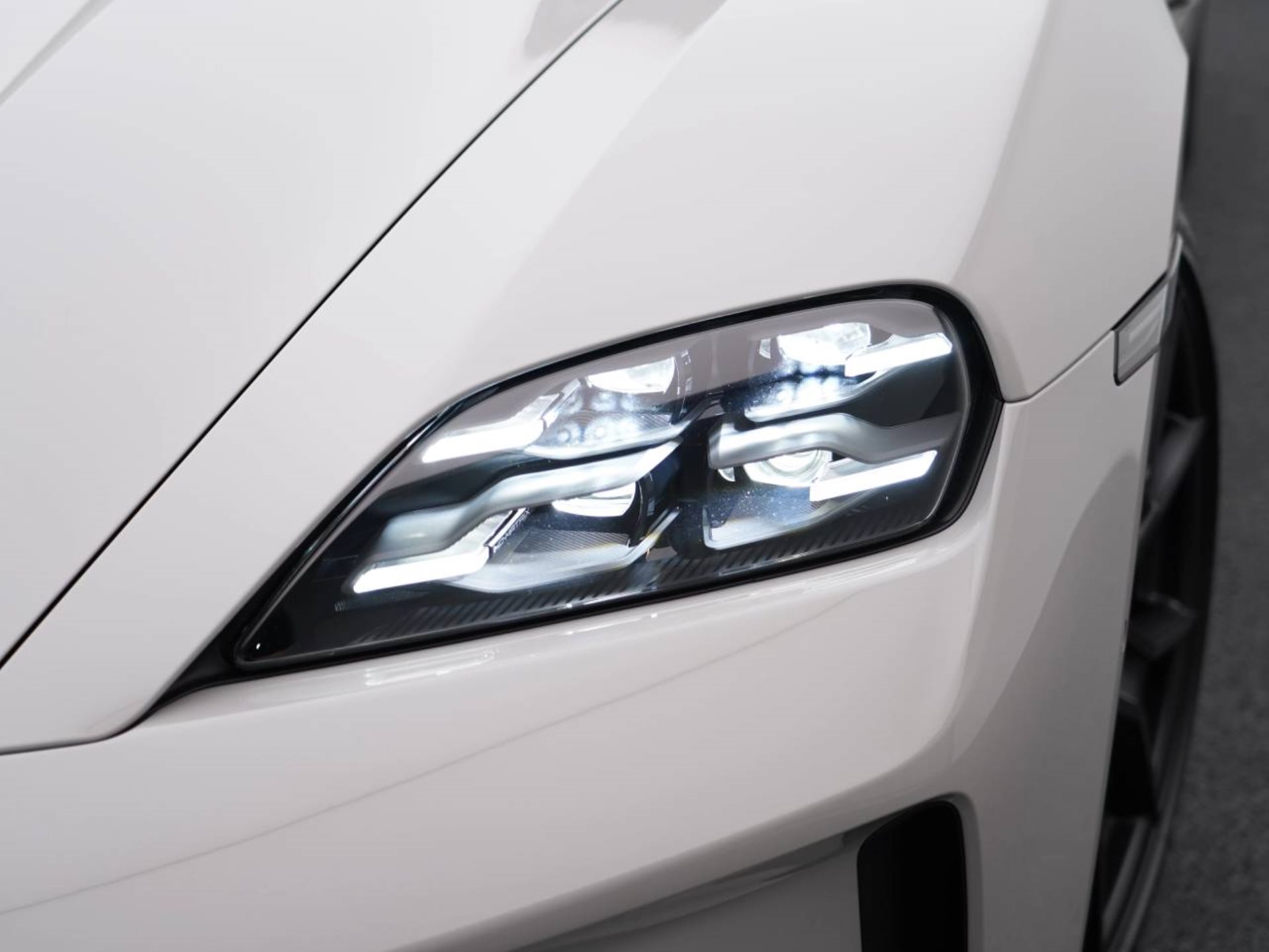 PORSCHE Taycan 4S Black Edition-image-12