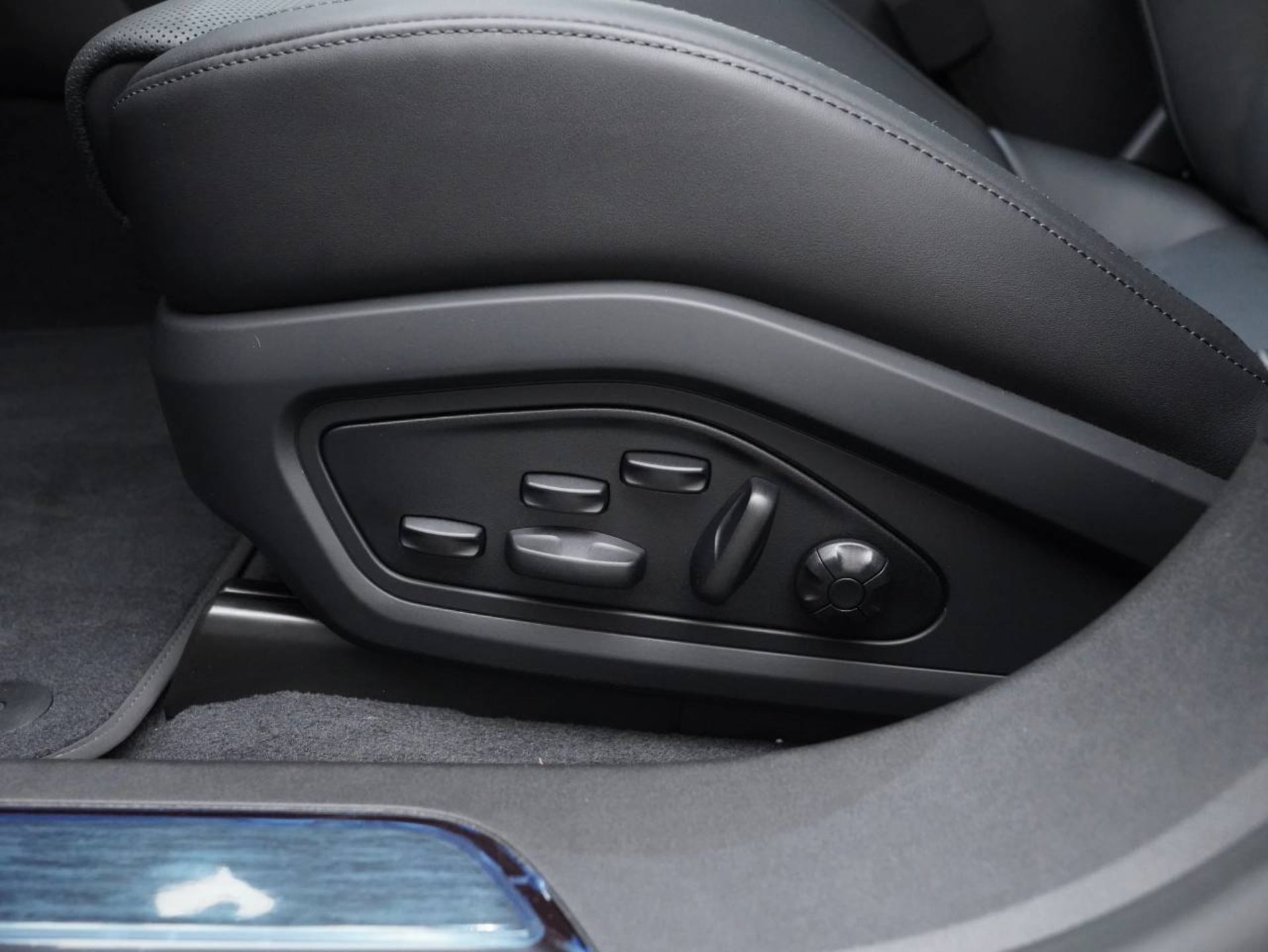 PORSCHE Taycan 4S Black Edition-image-22