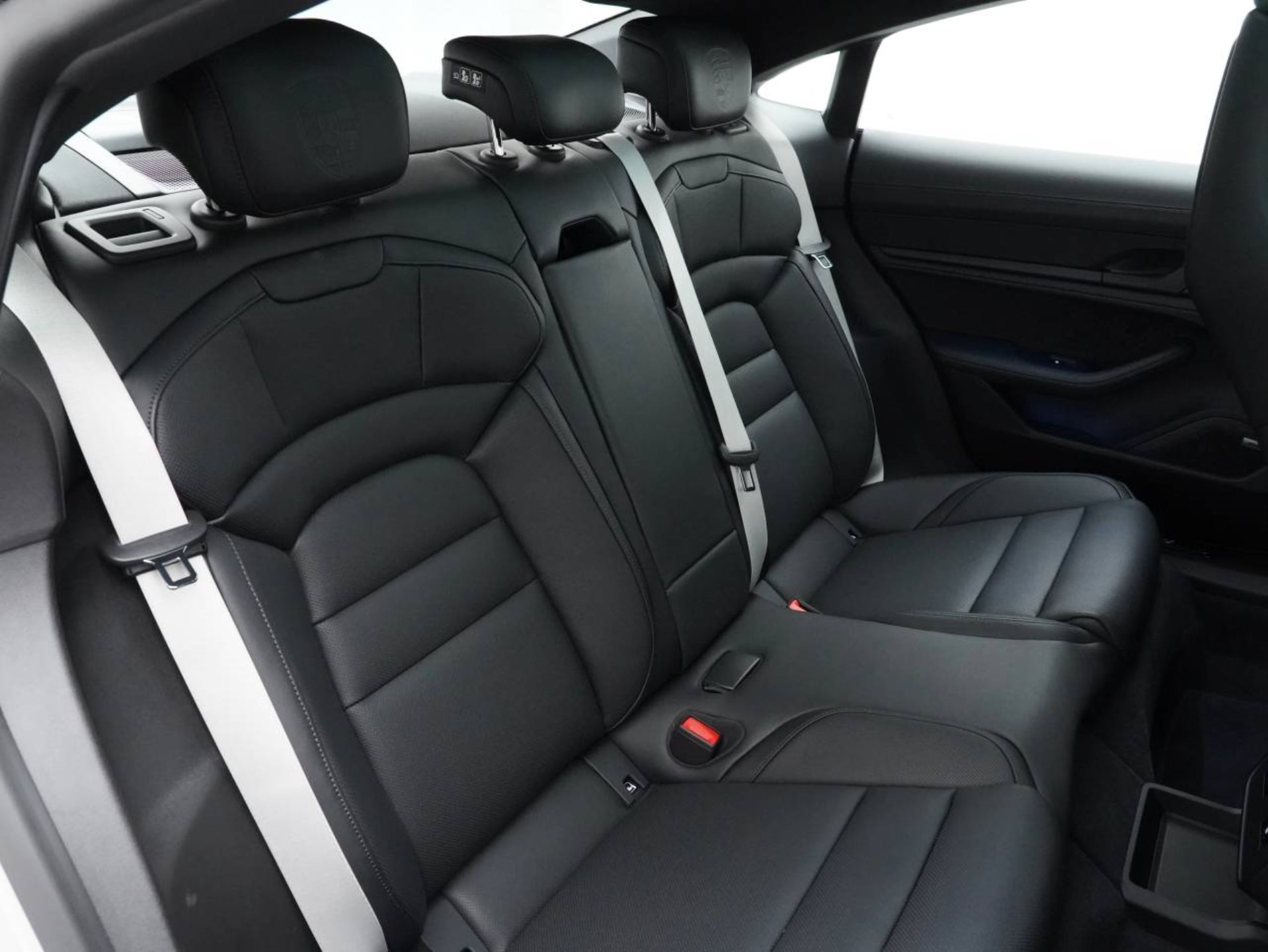PORSCHE Taycan 4S Black Edition-image-30