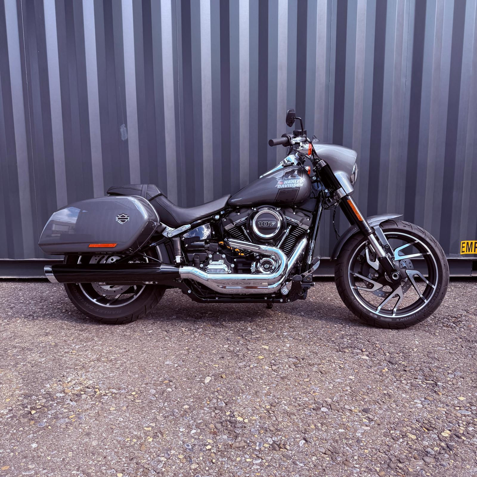 HARLEY-DAVIDSON FLSB Sport Glide Deluxe 107
