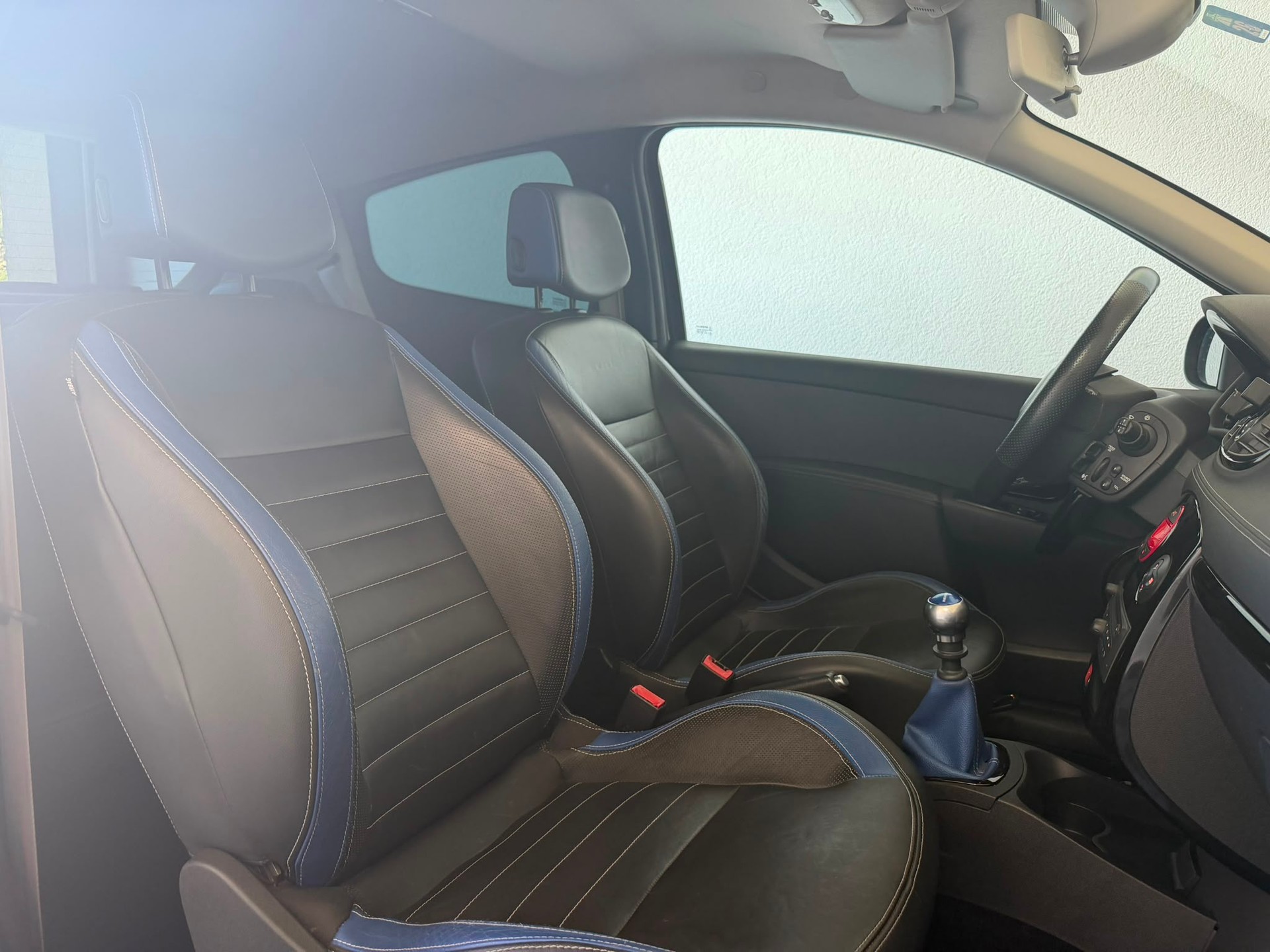 RENAULT Clio 2.0 16V RS Gordini CH N°817-image-10