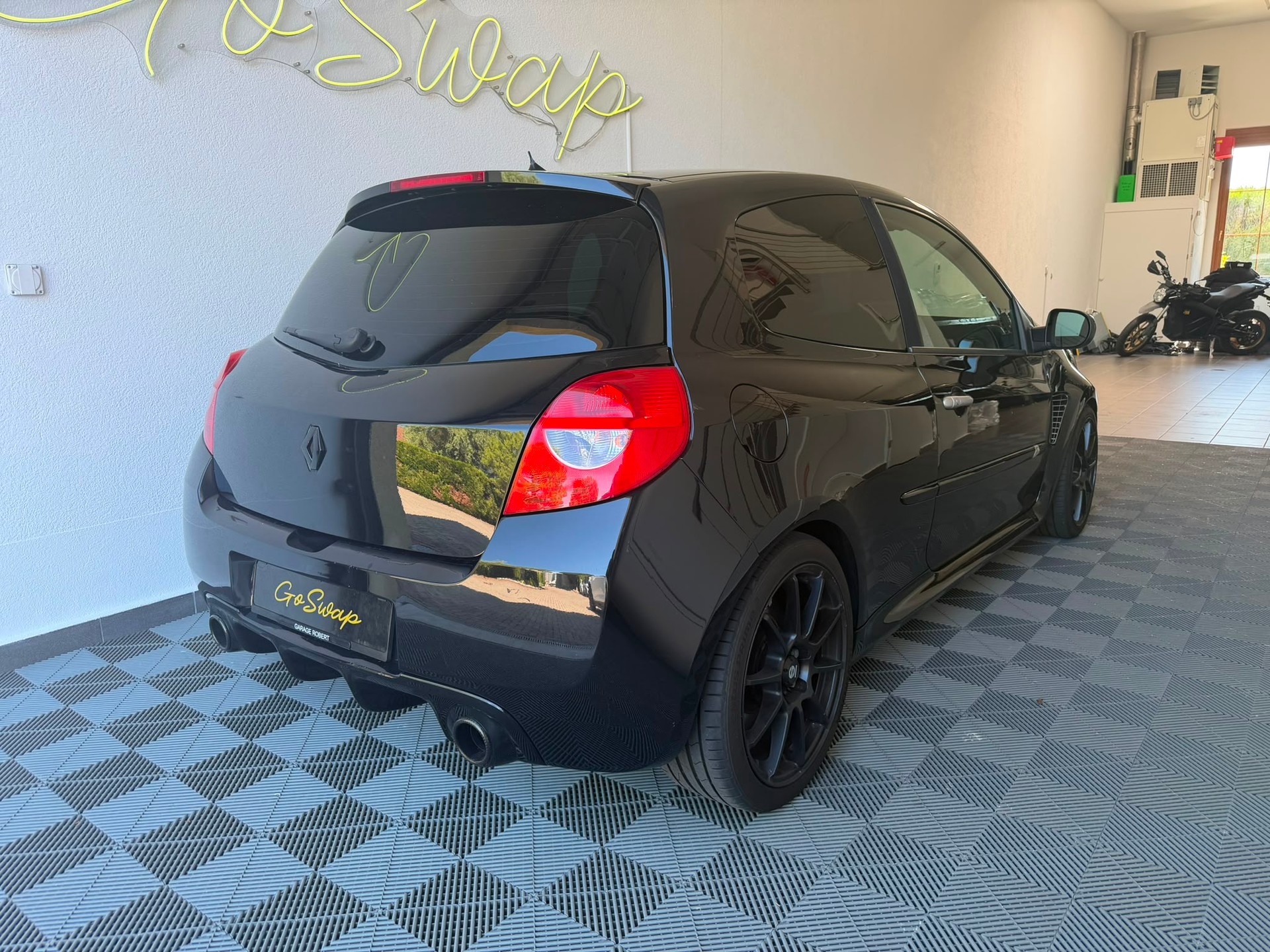 RENAULT Clio 2.0 16V RS Gordini CH N°817-image-5
