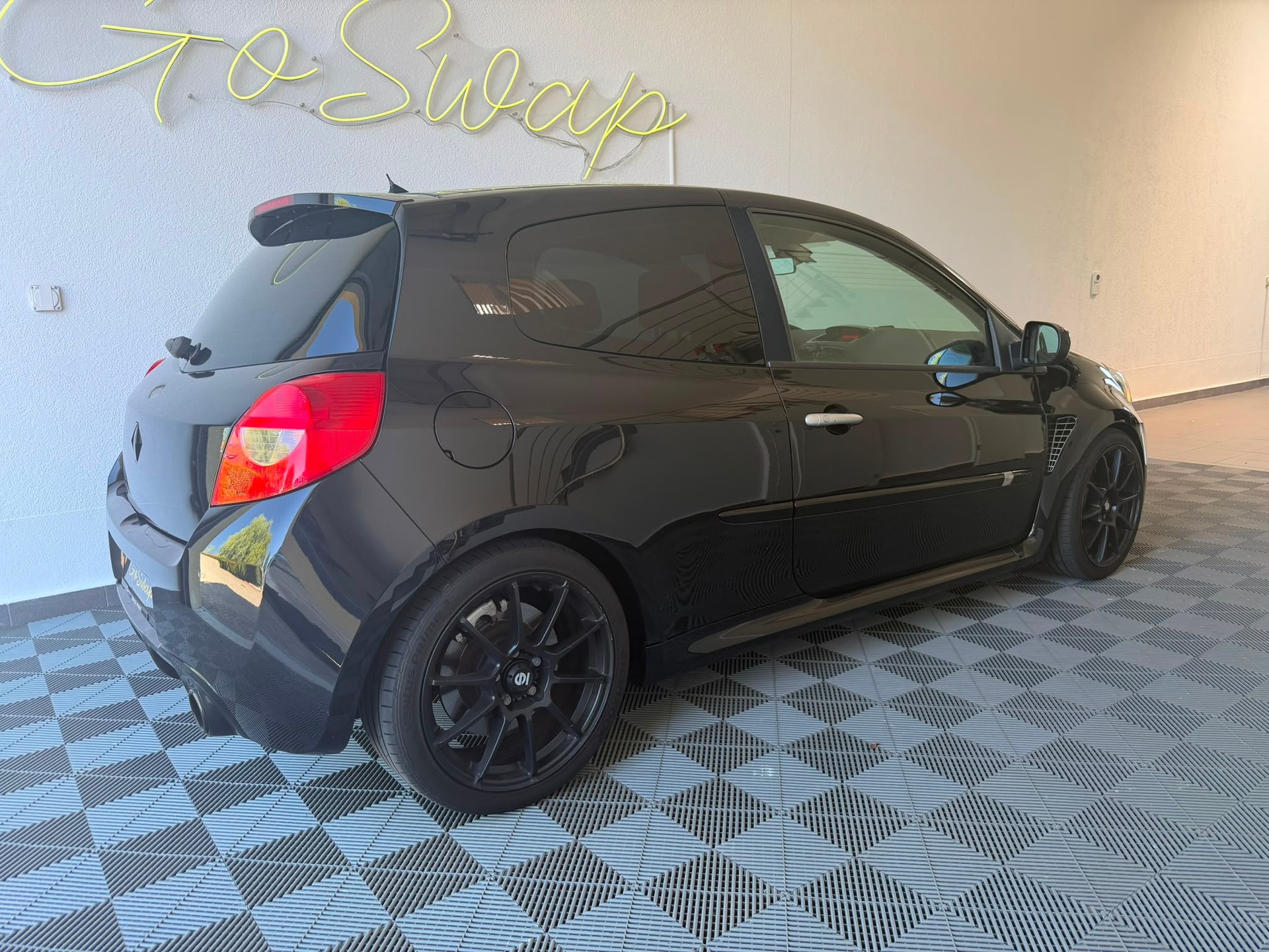 RENAULT Clio 2.0 16V RS Gordini CH N°817-image-7