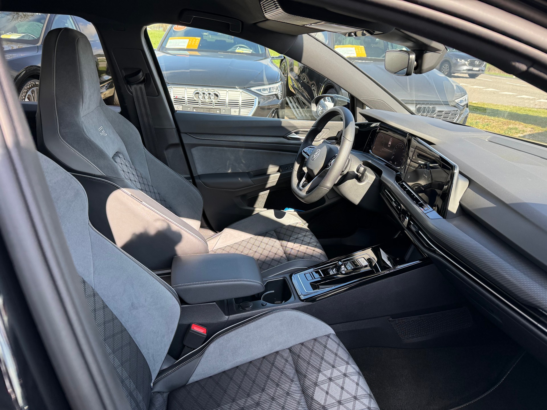 VW 2.0 TSI R-Line DSG 4motion-image-1