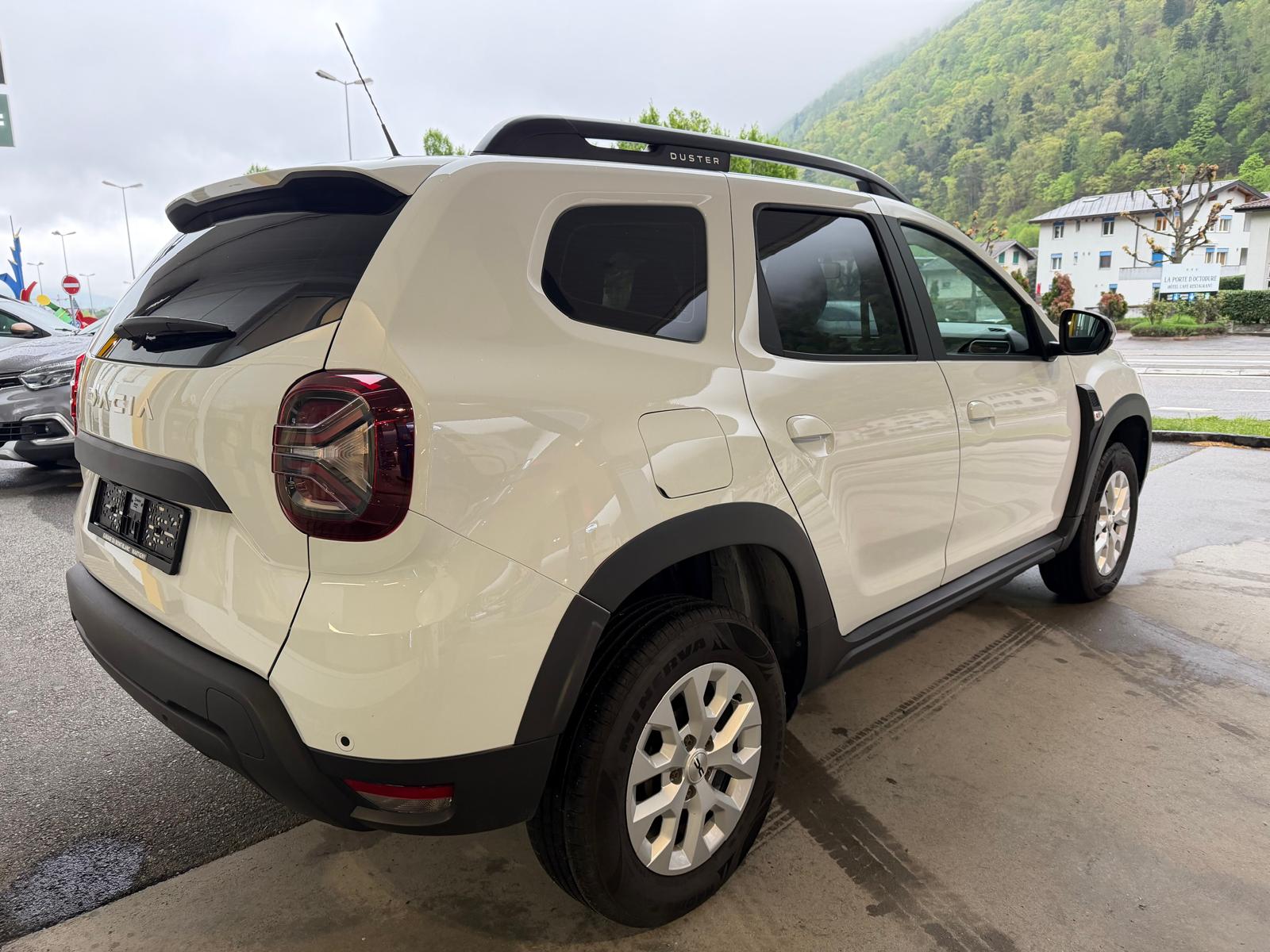 DACIA Duster TCe 150 Journey 4x4-image-2