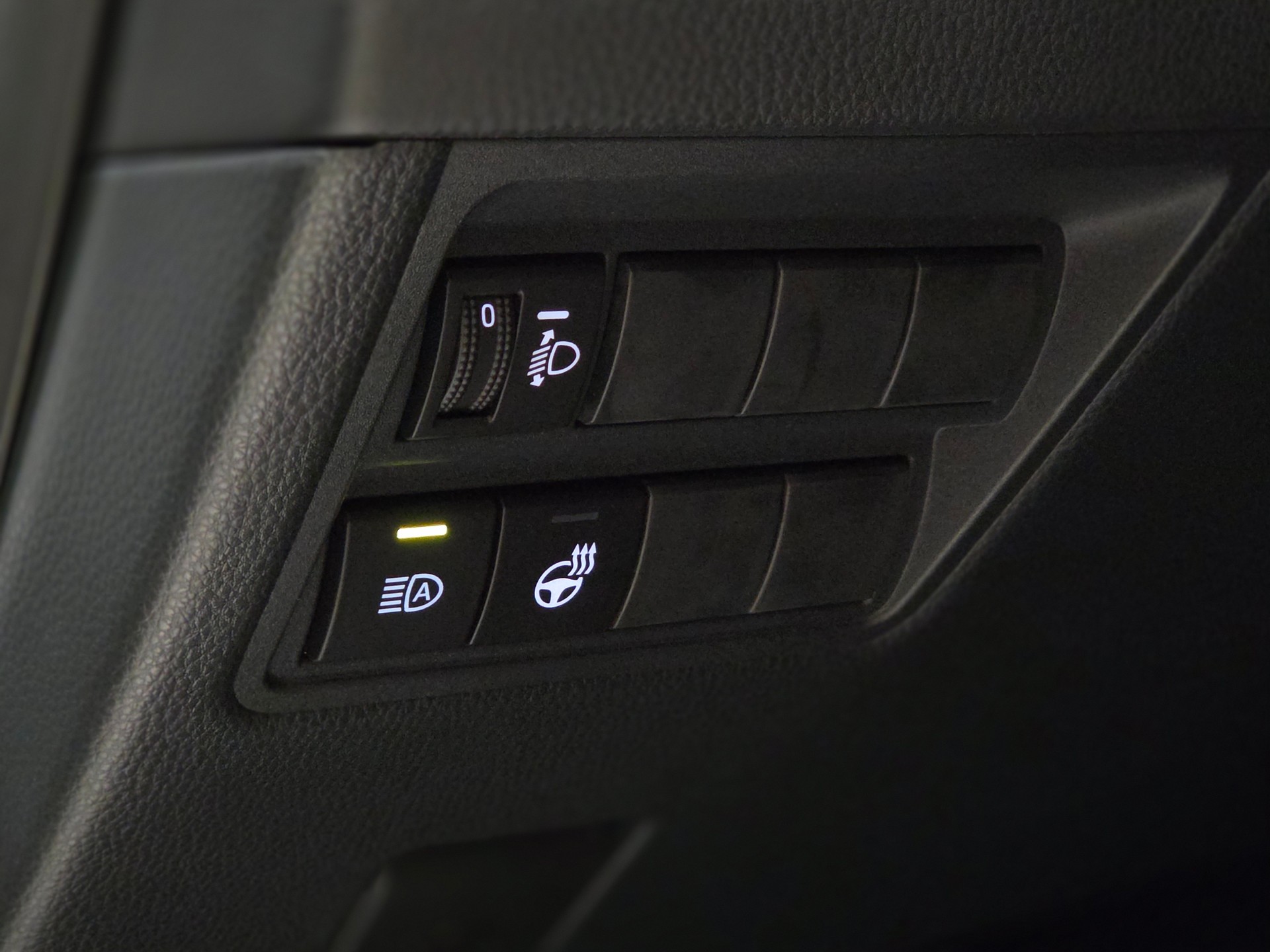TOYOTA Yaris 1.5 GR Sport e-CVT-image-16