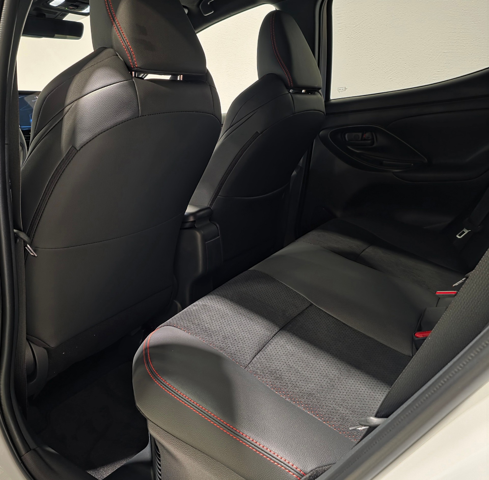 TOYOTA Yaris 1.5 GR Sport e-CVT-image-17