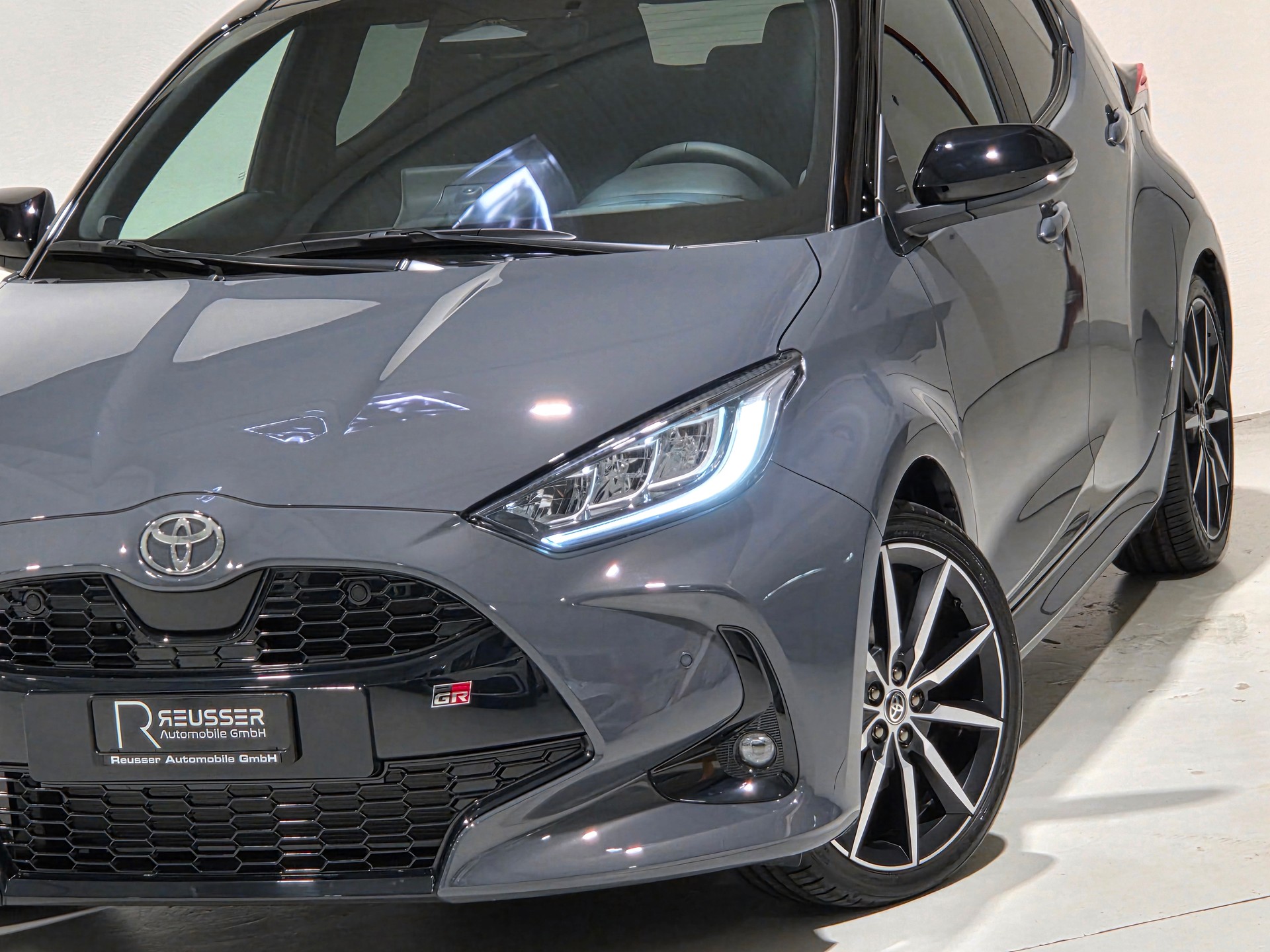 TOYOTA Yaris 1.5 GR Sport e-CVT-image-23