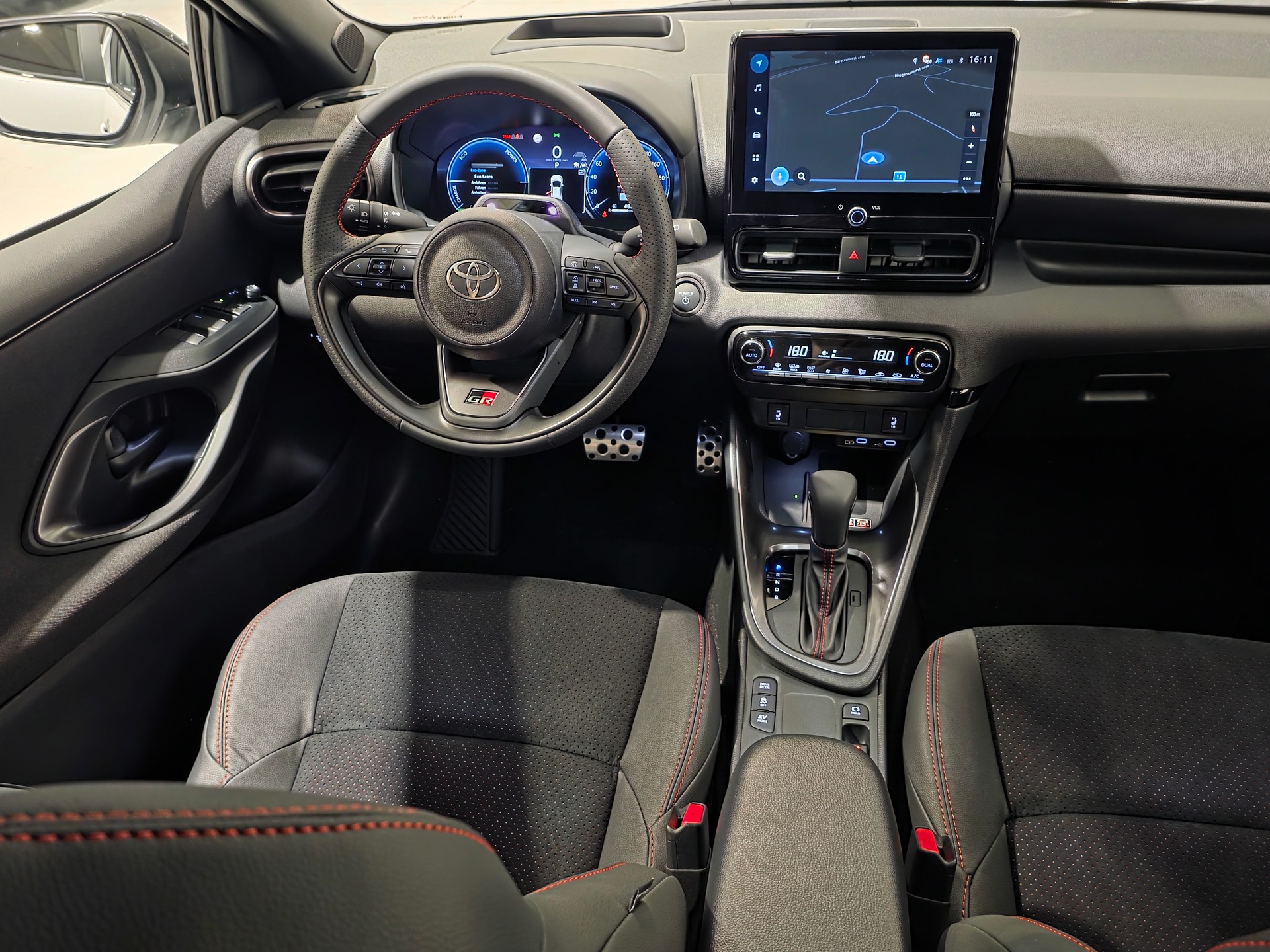 TOYOTA Yaris 1.5 GR Sport e-CVT-image-5