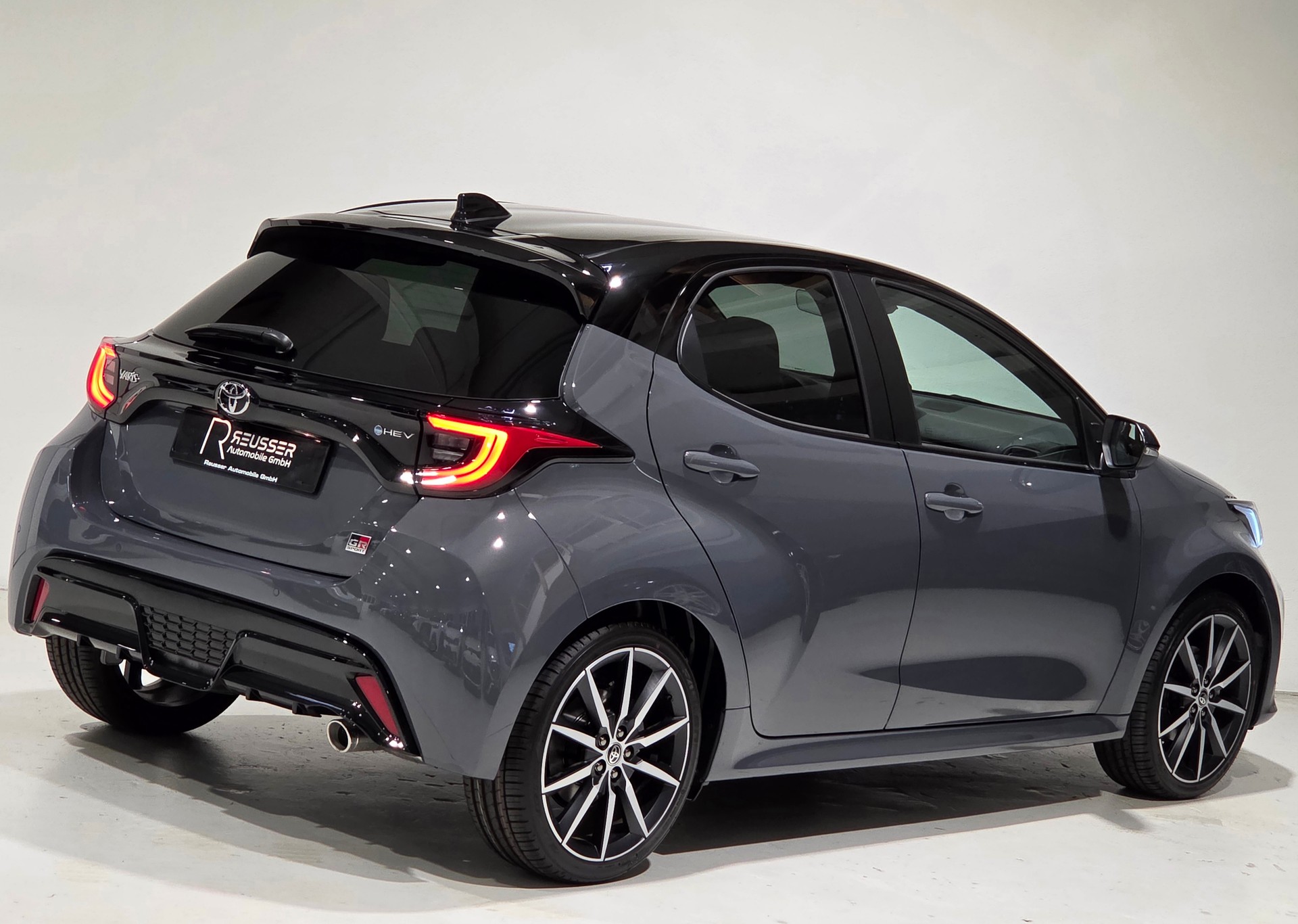 TOYOTA Yaris 1.5 GR Sport e-CVT-image-28