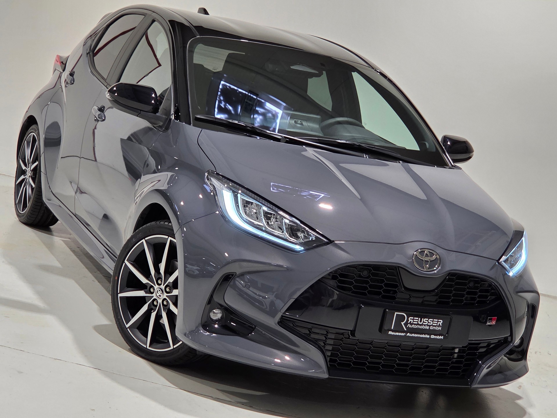 TOYOTA Yaris 1.5 GR Sport e-CVT-image-26