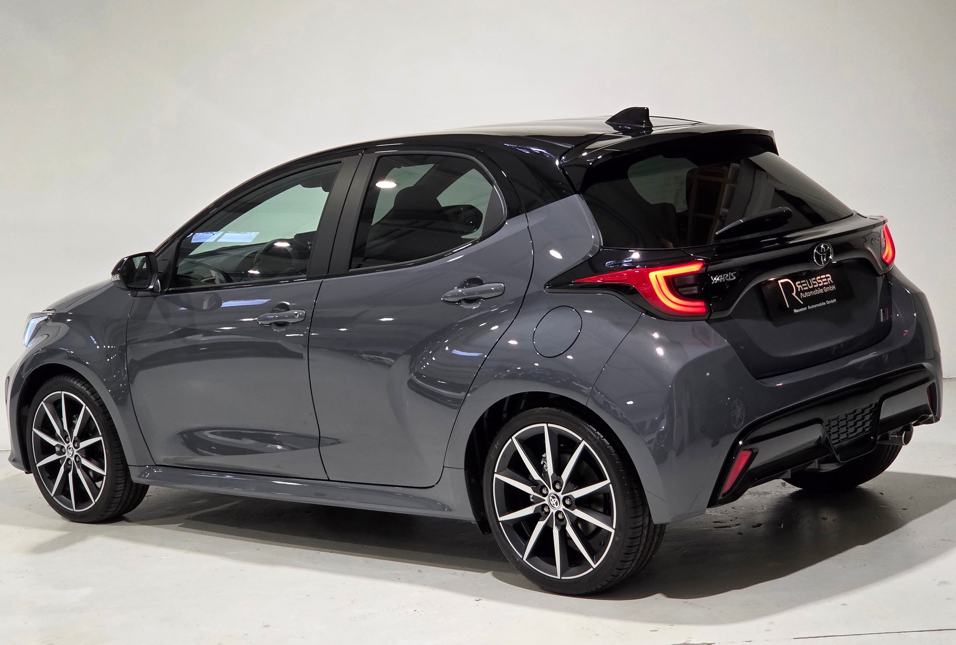 TOYOTA Yaris 1.5 GR Sport e-CVT-image-2