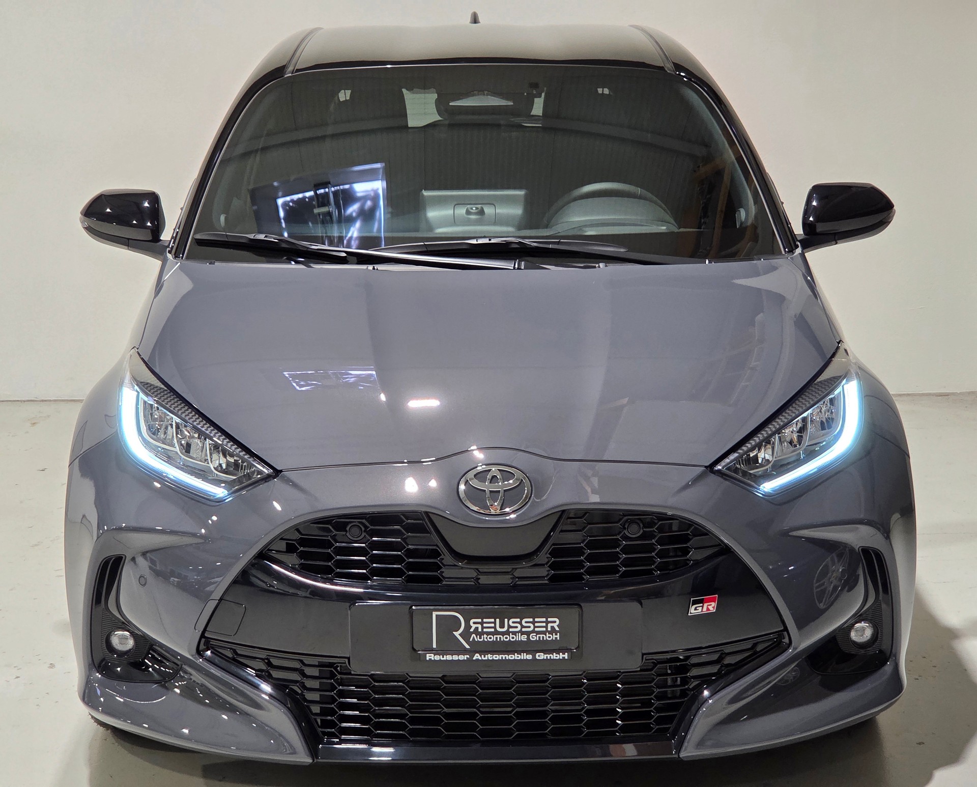 TOYOTA Yaris 1.5 GR Sport e-CVT-image-24