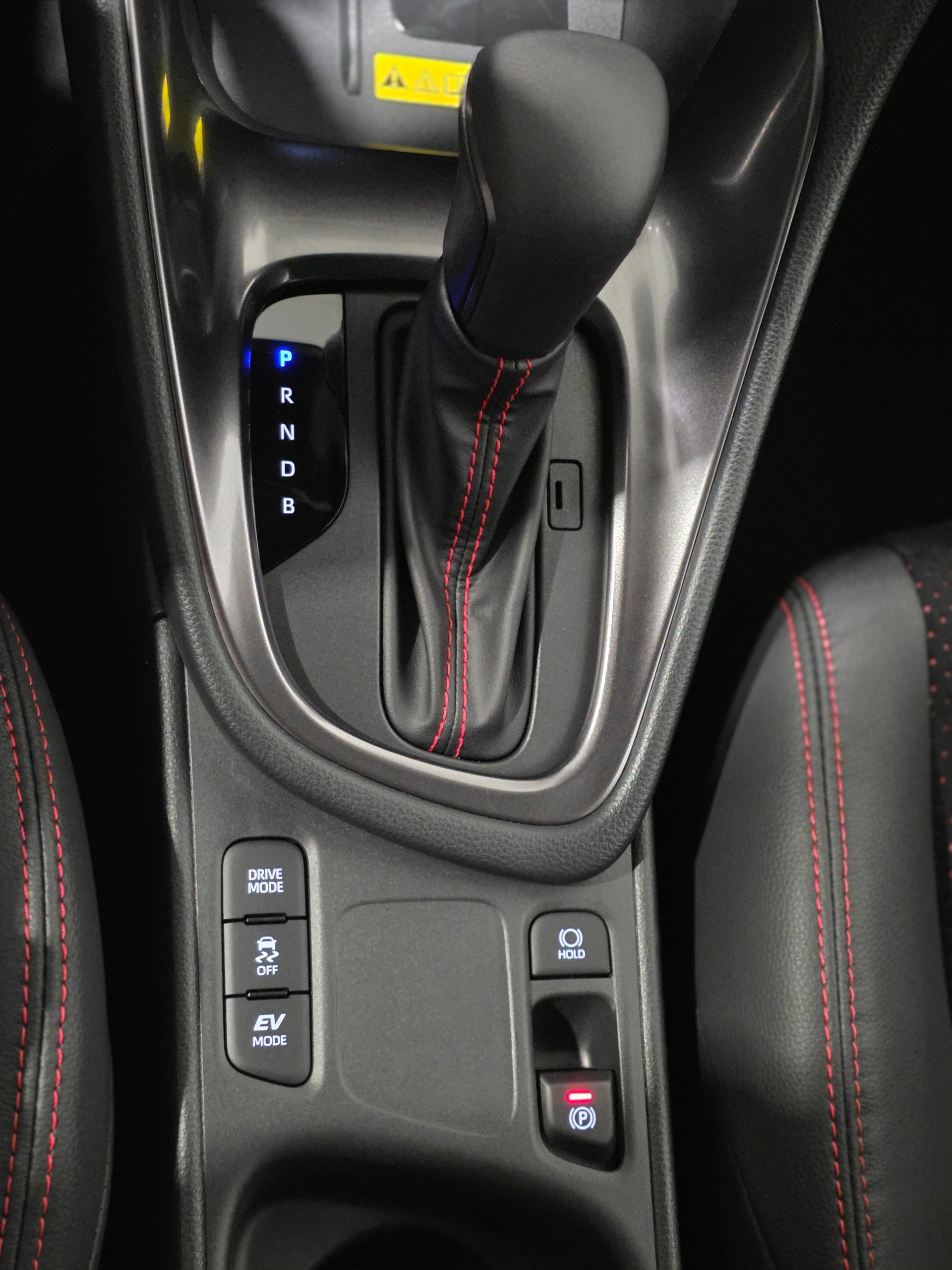TOYOTA Yaris 1.5 GR Sport e-CVT-image-14