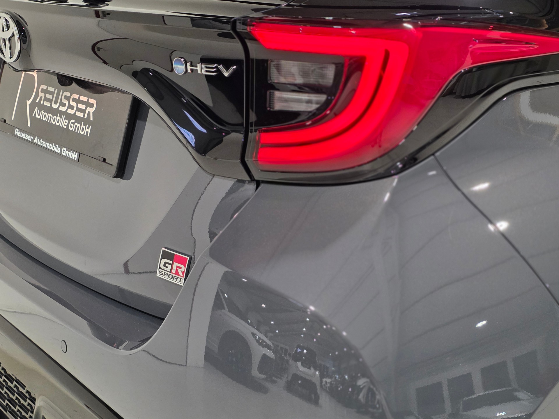 TOYOTA Yaris 1.5 GR Sport e-CVT-image-22