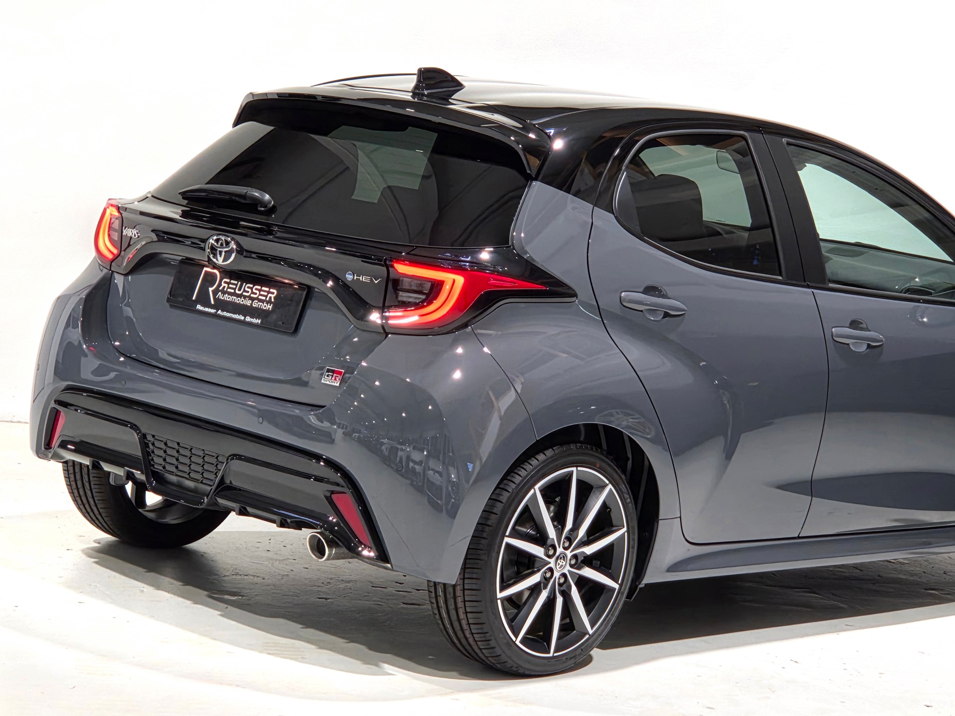 TOYOTA Yaris 1.5 GR Sport e-CVT-image-29