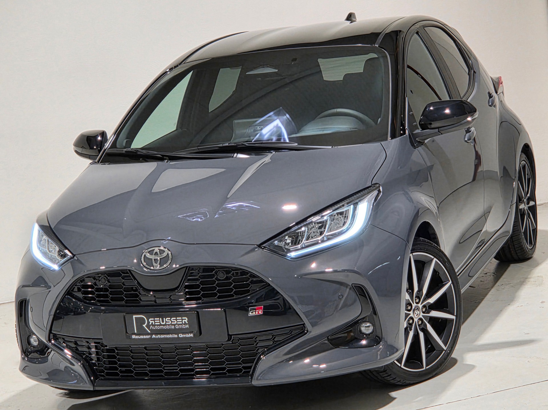 TOYOTA Yaris 1.5 GR Sport e-CVT-image-0