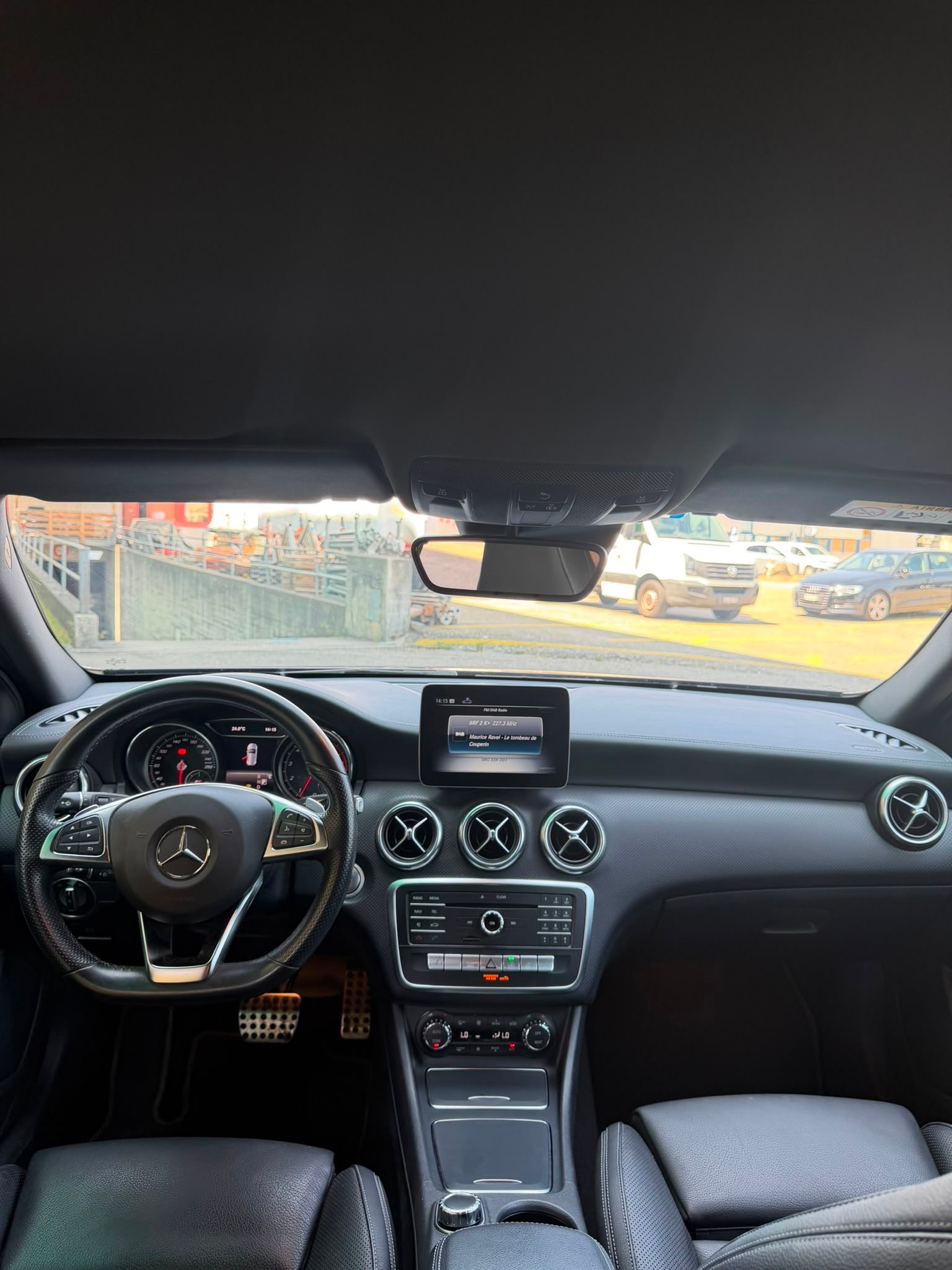 MERCEDES-BENZ A 220 AMG Line 4Matic 7G-DCT-image-10