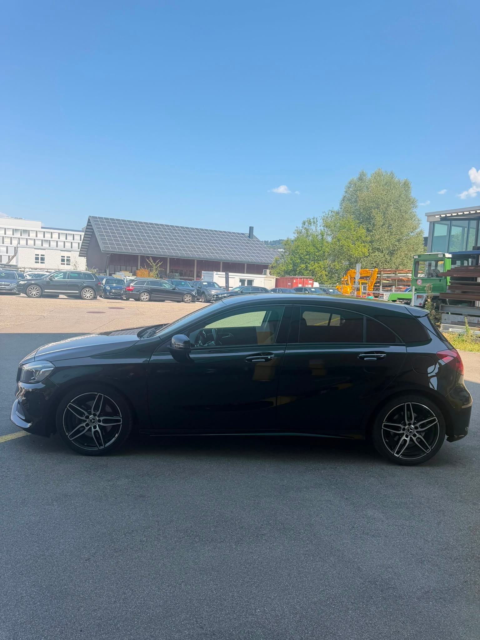MERCEDES-BENZ A 220 AMG Line 4Matic 7G-DCT-image-3