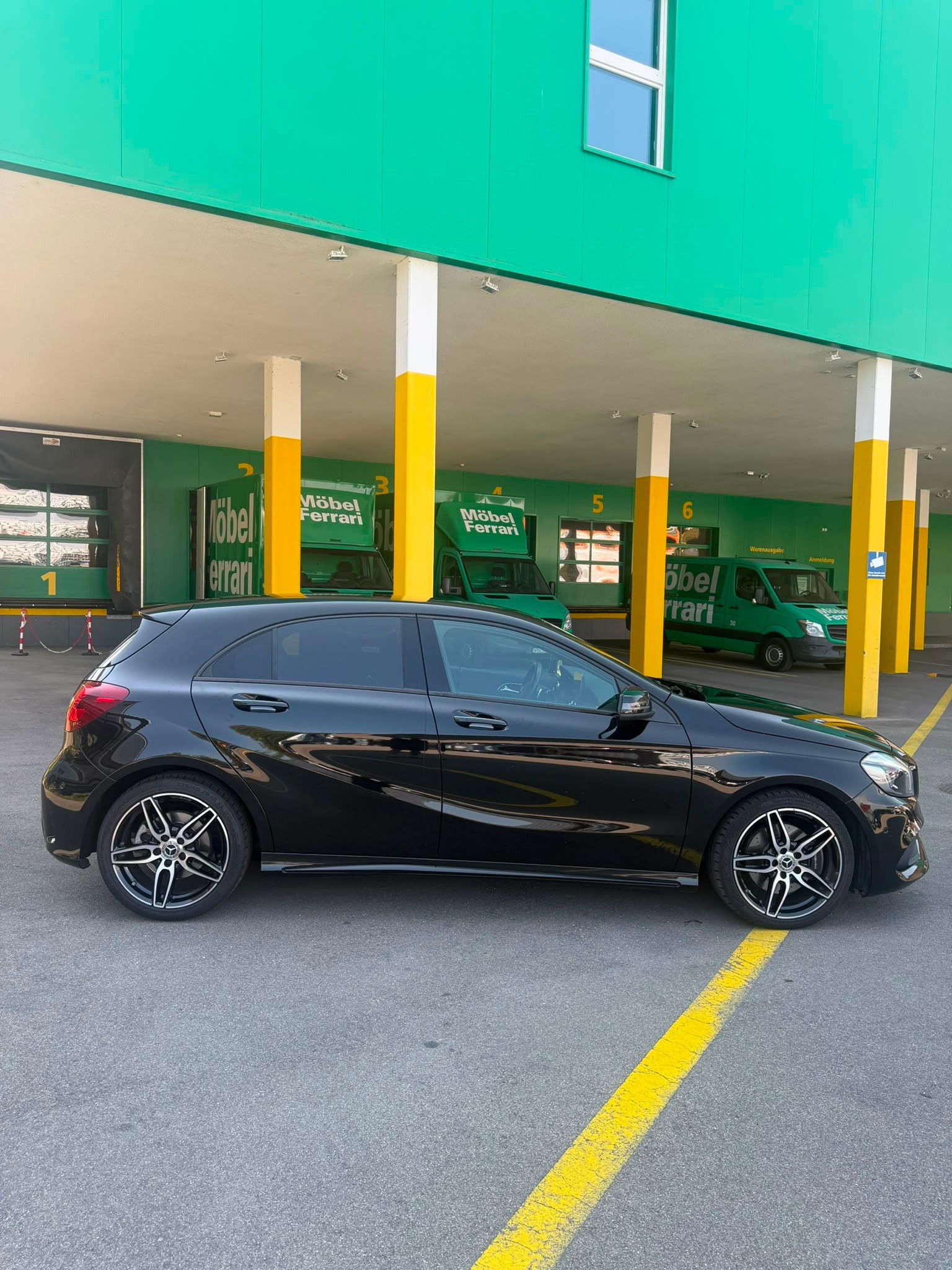 MERCEDES-BENZ A 220 AMG Line 4Matic 7G-DCT-image-7