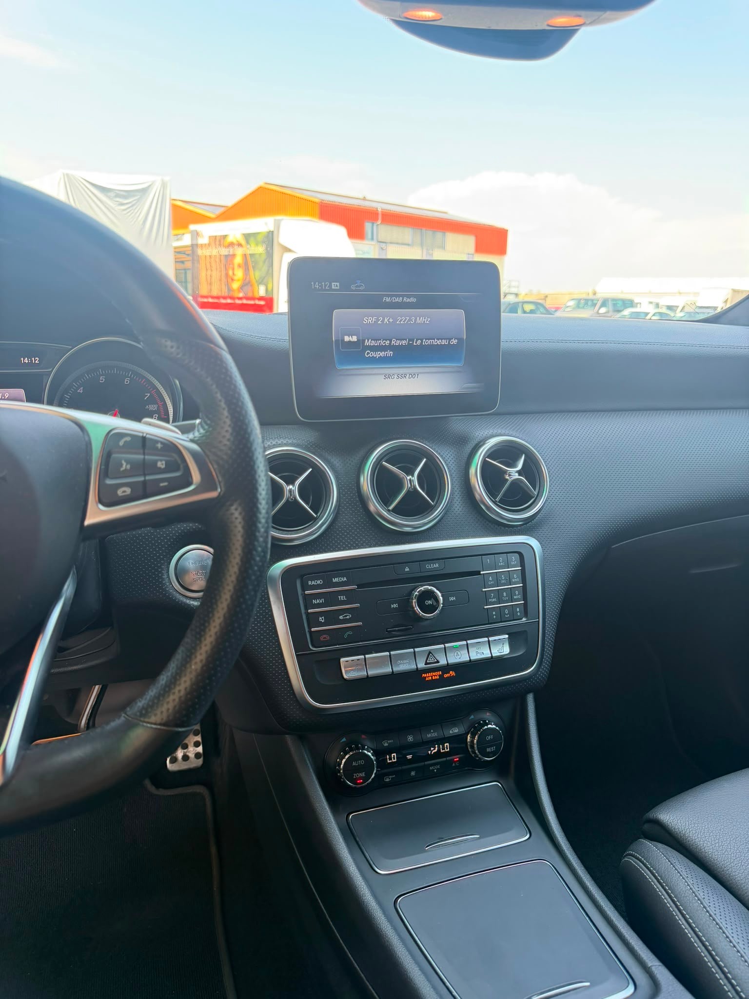 MERCEDES-BENZ A 220 AMG Line 4Matic 7G-DCT-image-12