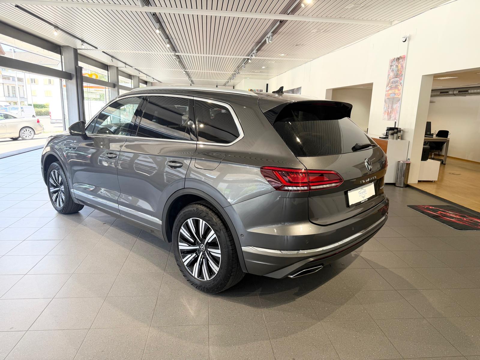 VW Touareg 3.0 V6 TSI PHEV Atmosphere, 340 PS-image-3