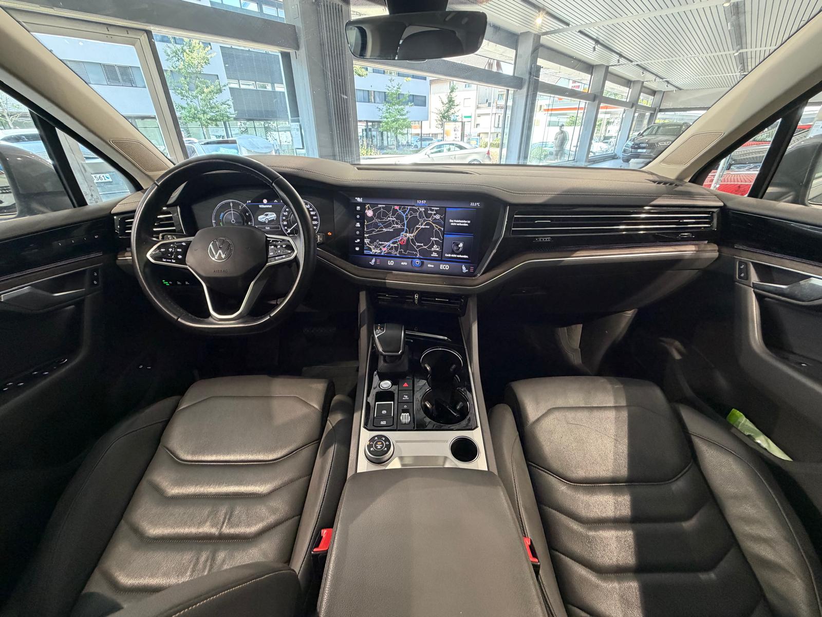 VW Touareg 3.0 V6 TSI PHEV Atmosphere, 340 PS-image-9