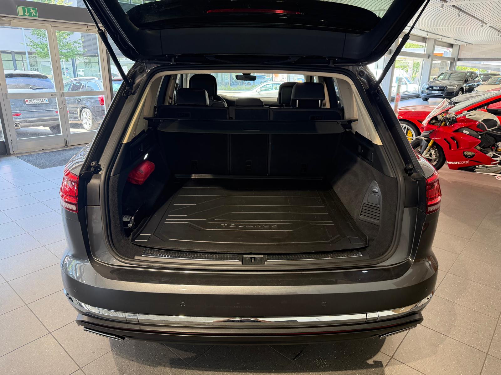 VW Touareg 3.0 V6 TSI PHEV Atmosphere, 340 PS-image-12