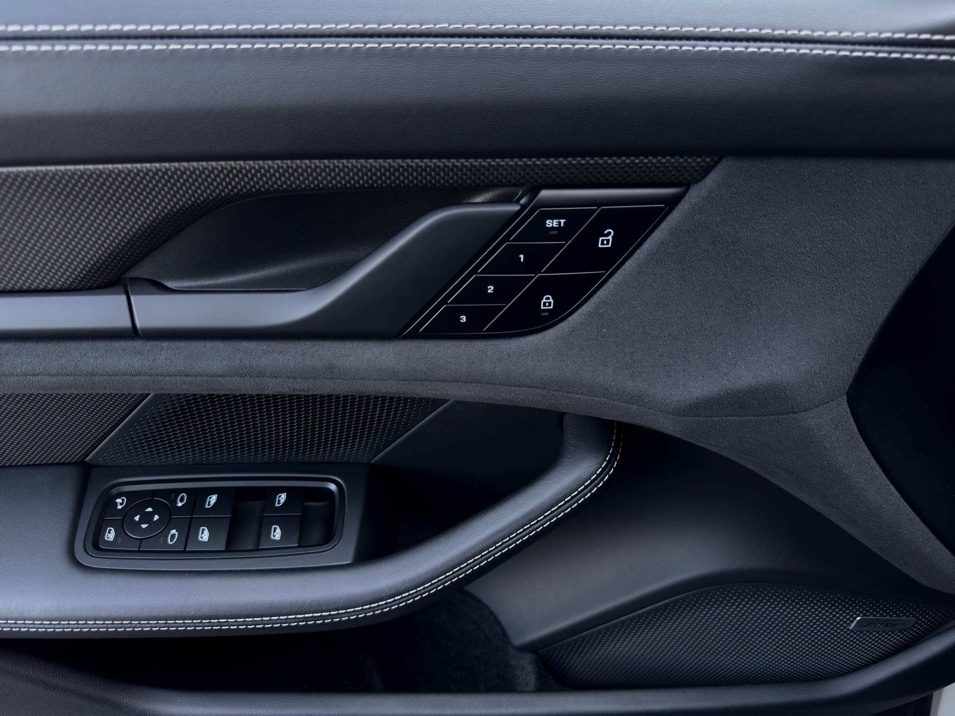 PORSCHE Taycan GTS Sport Turismo-image-10