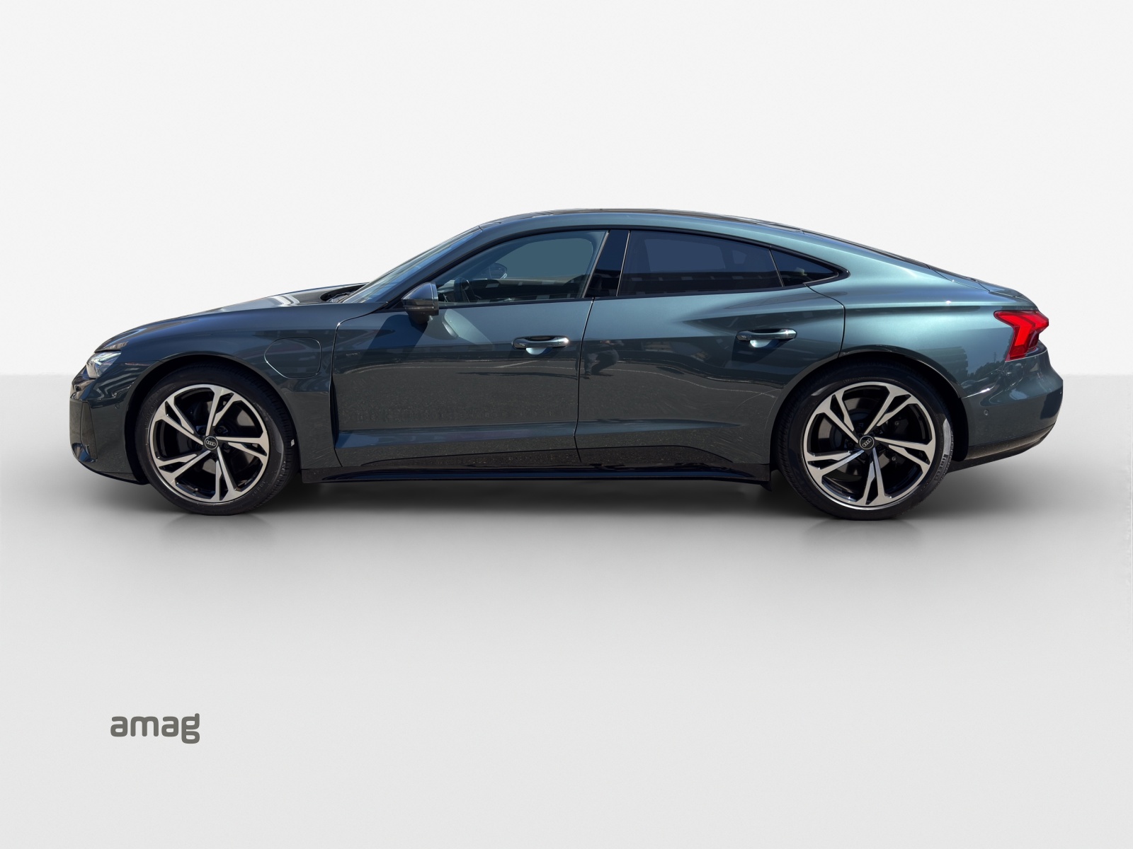 AUDI e-tron GT quattro-showroom-element-1