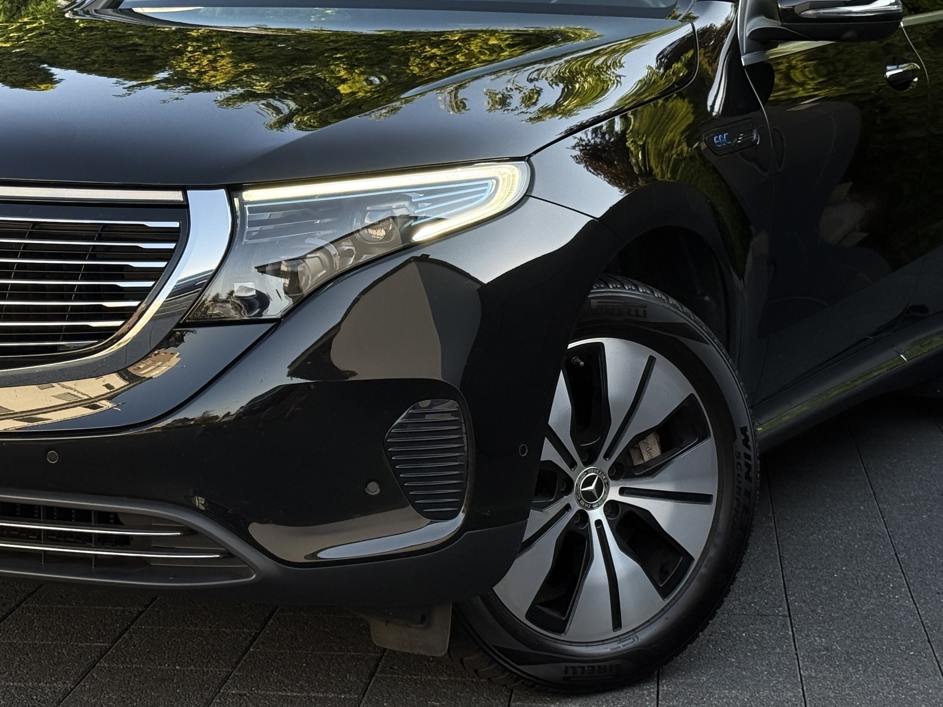 MERCEDES-BENZ EQC 400 4Matic EQ Star / Gratis Service-image-3
