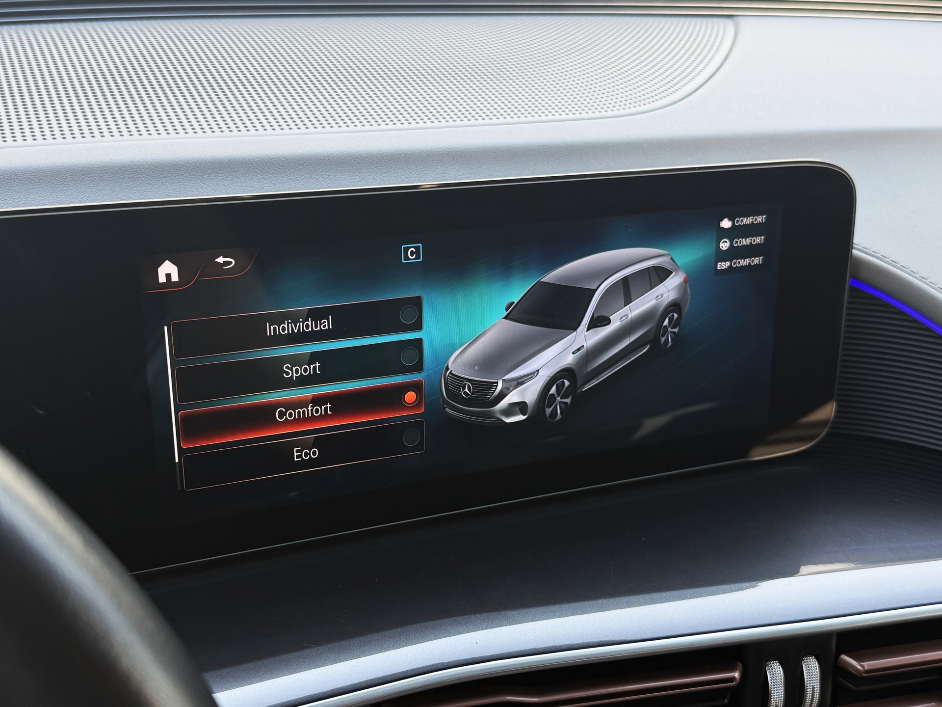 MERCEDES-BENZ EQC 400 4Matic EQ Star / Gratis Service-image-23