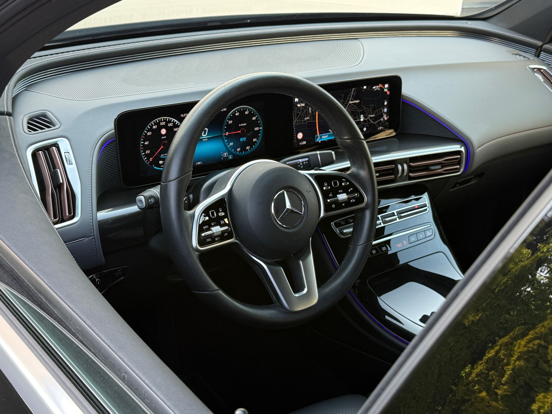 MERCEDES-BENZ EQC 400 4Matic EQ Star / Gratis Service-image-12