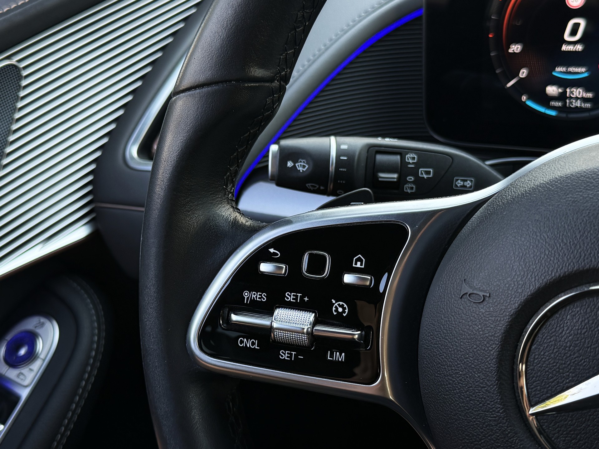 MERCEDES-BENZ EQC 400 4Matic EQ Star / Gratis Service-image-27