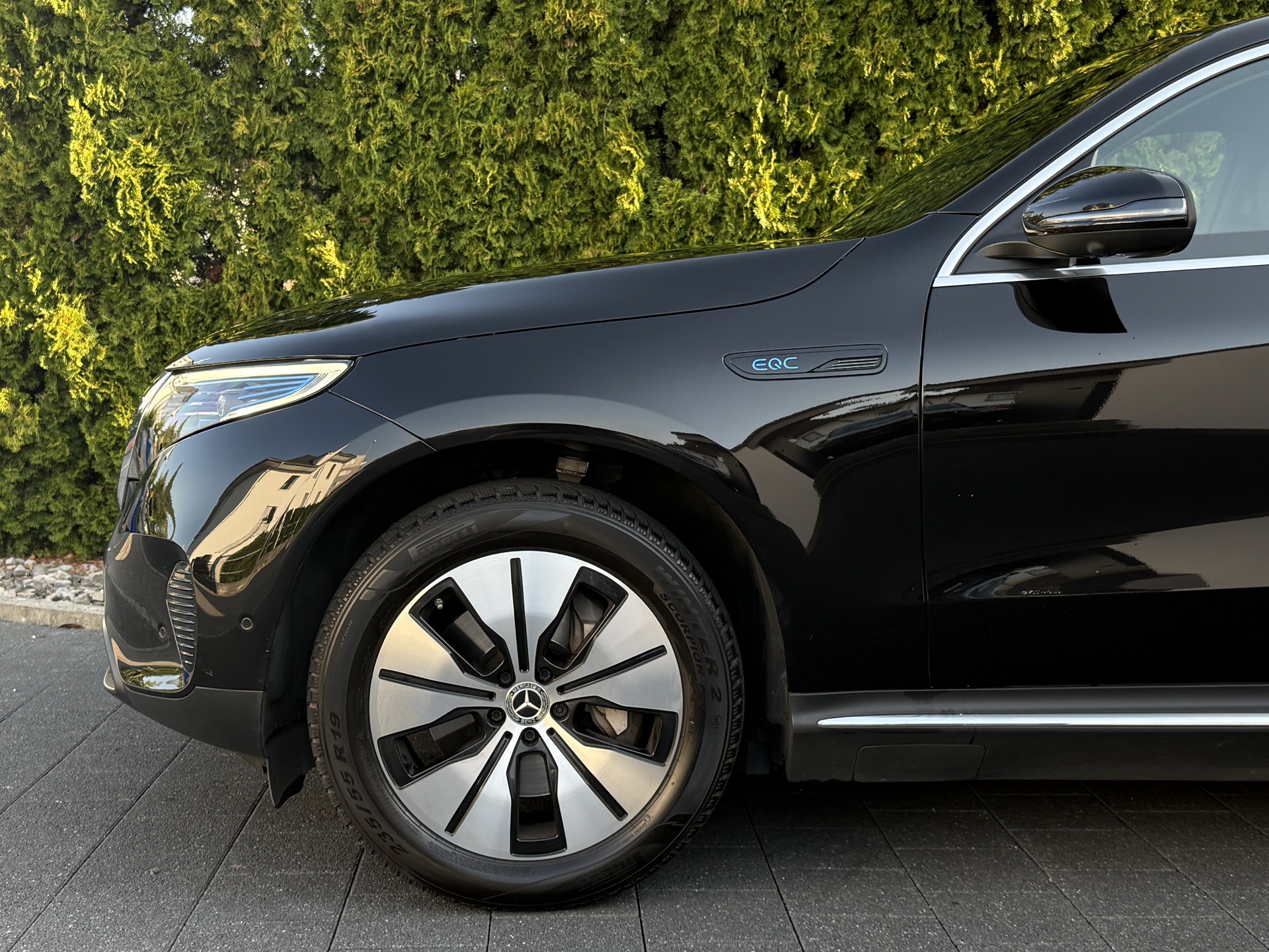 MERCEDES-BENZ EQC 400 4Matic EQ Star / Gratis Service-image-7