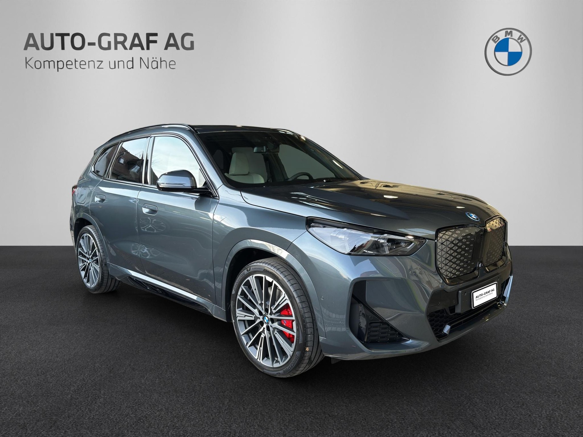BMW iX1 30 xDrive M Sport Pro 'Individual'-image-6
