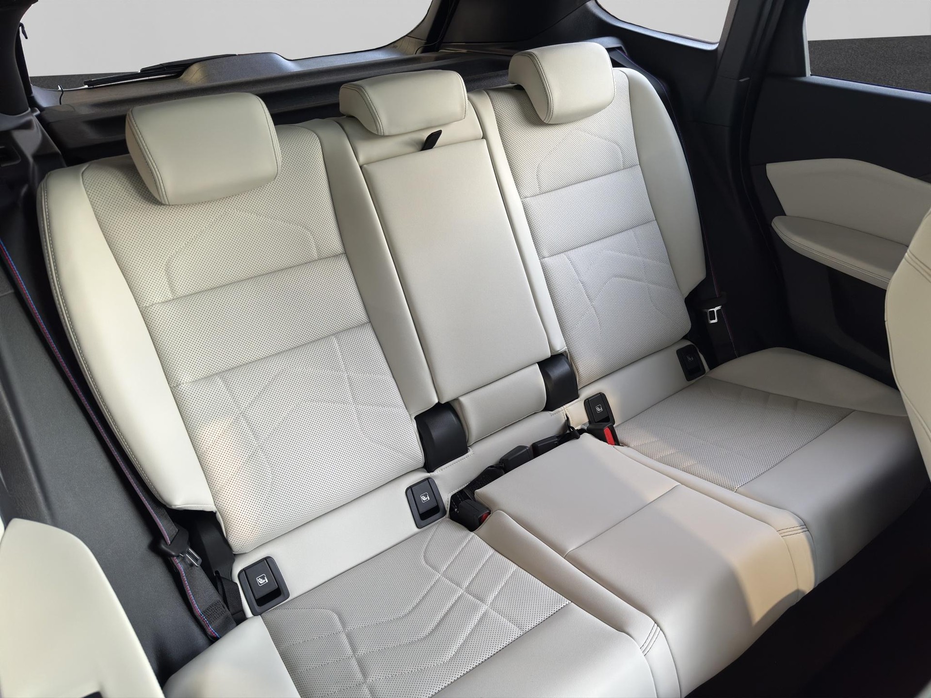 BMW iX1 30 xDrive M Sport Pro 'Individual'-image-21